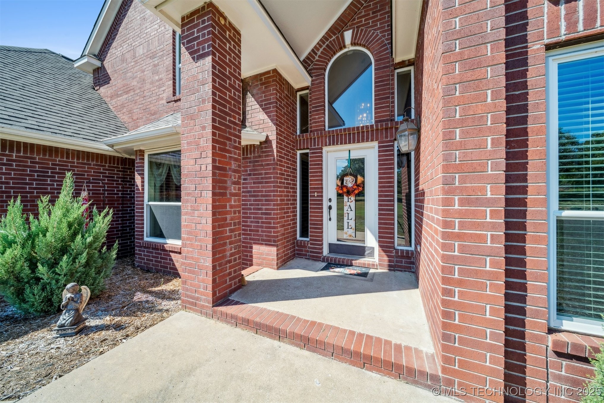 16615 Richardson Road Property Photo 8