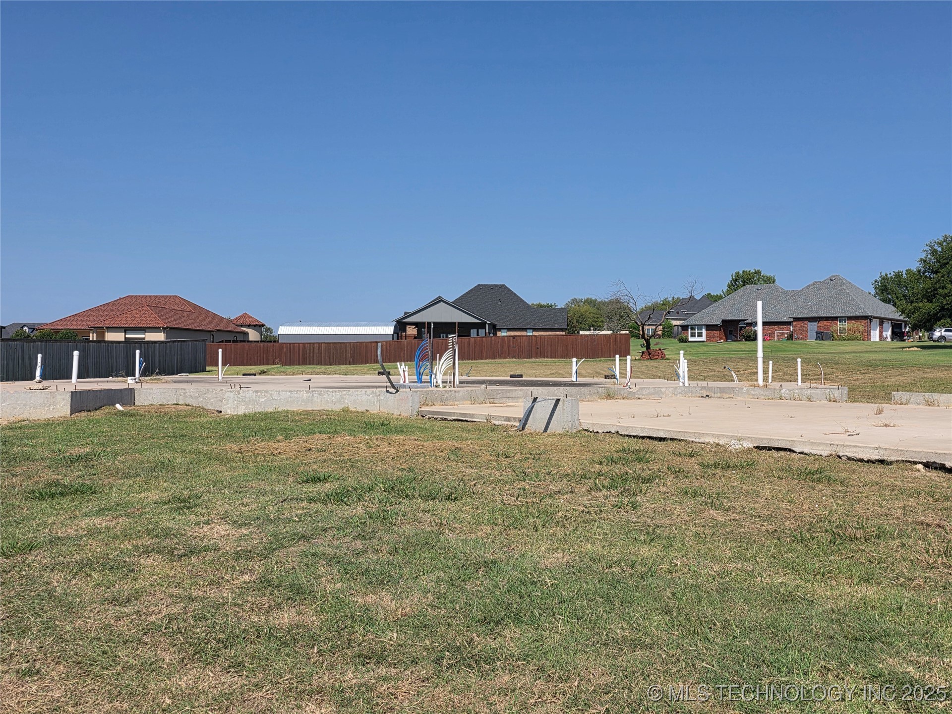 4105 Meadowlark Road Property Photo 3