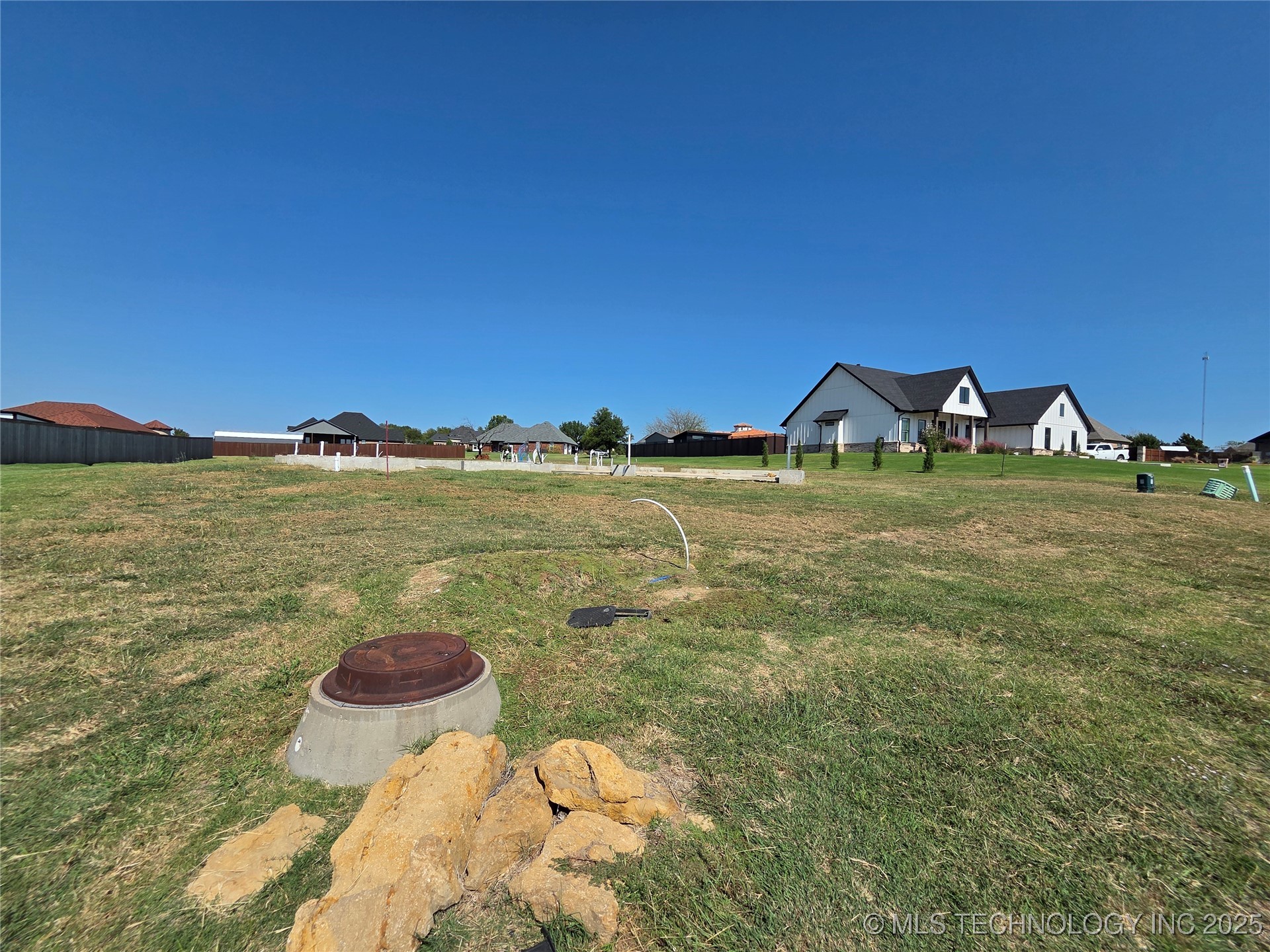 4105 Meadowlark Road Property Photo 4