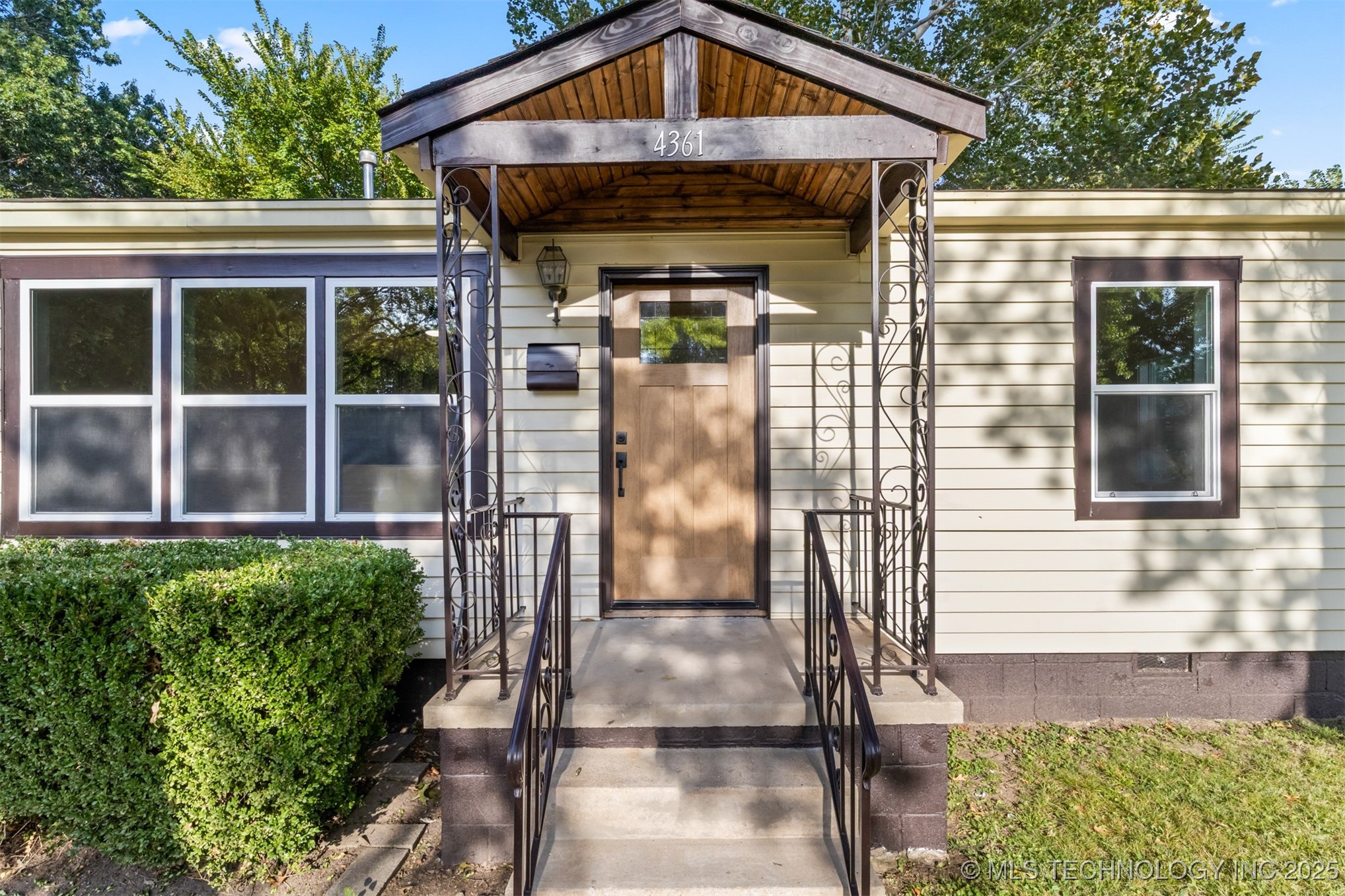 4361 S St Louis Avenue Property Photo 2