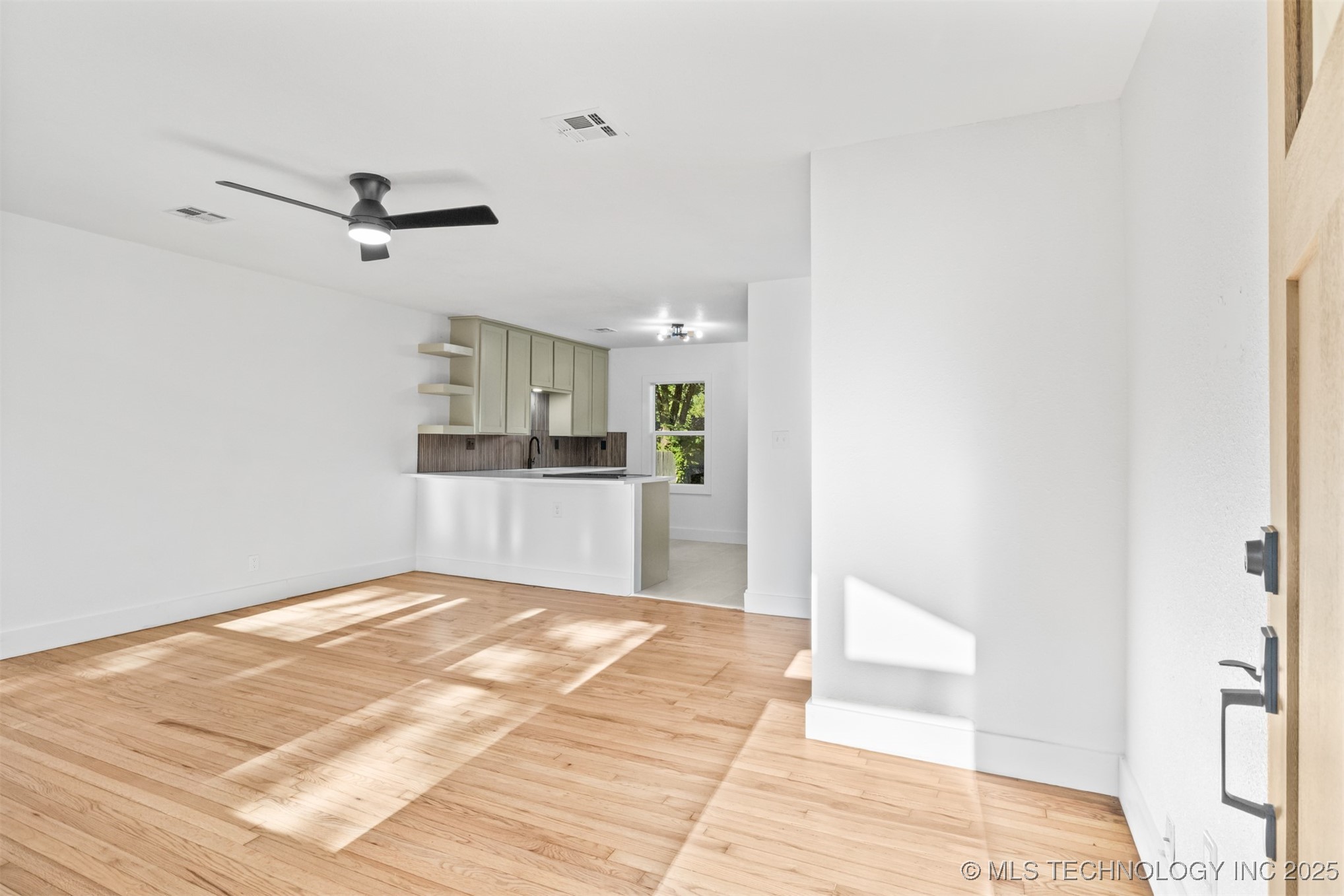 4361 S St Louis Avenue Property Photo 3