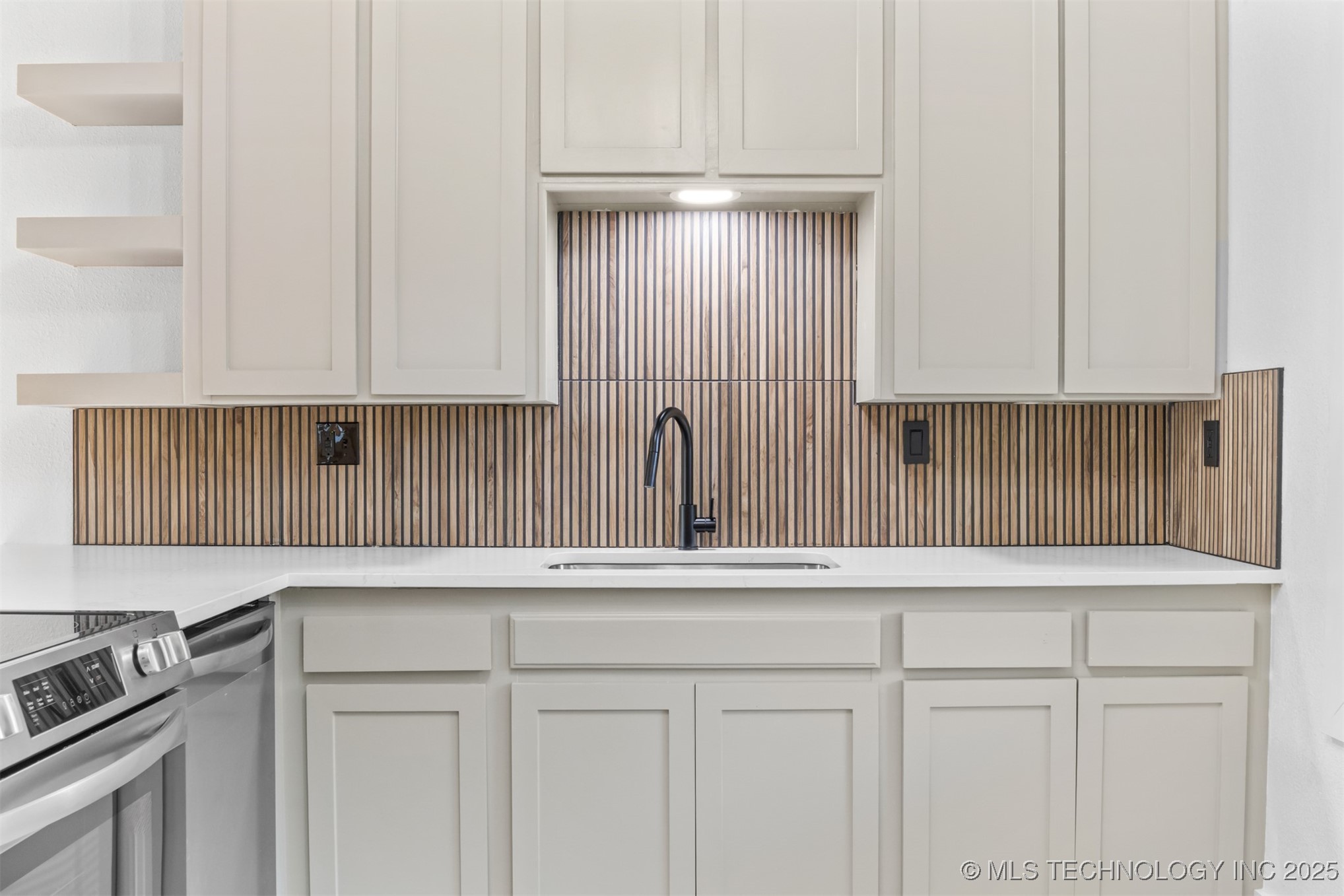 4361 S St Louis Avenue Property Photo 5