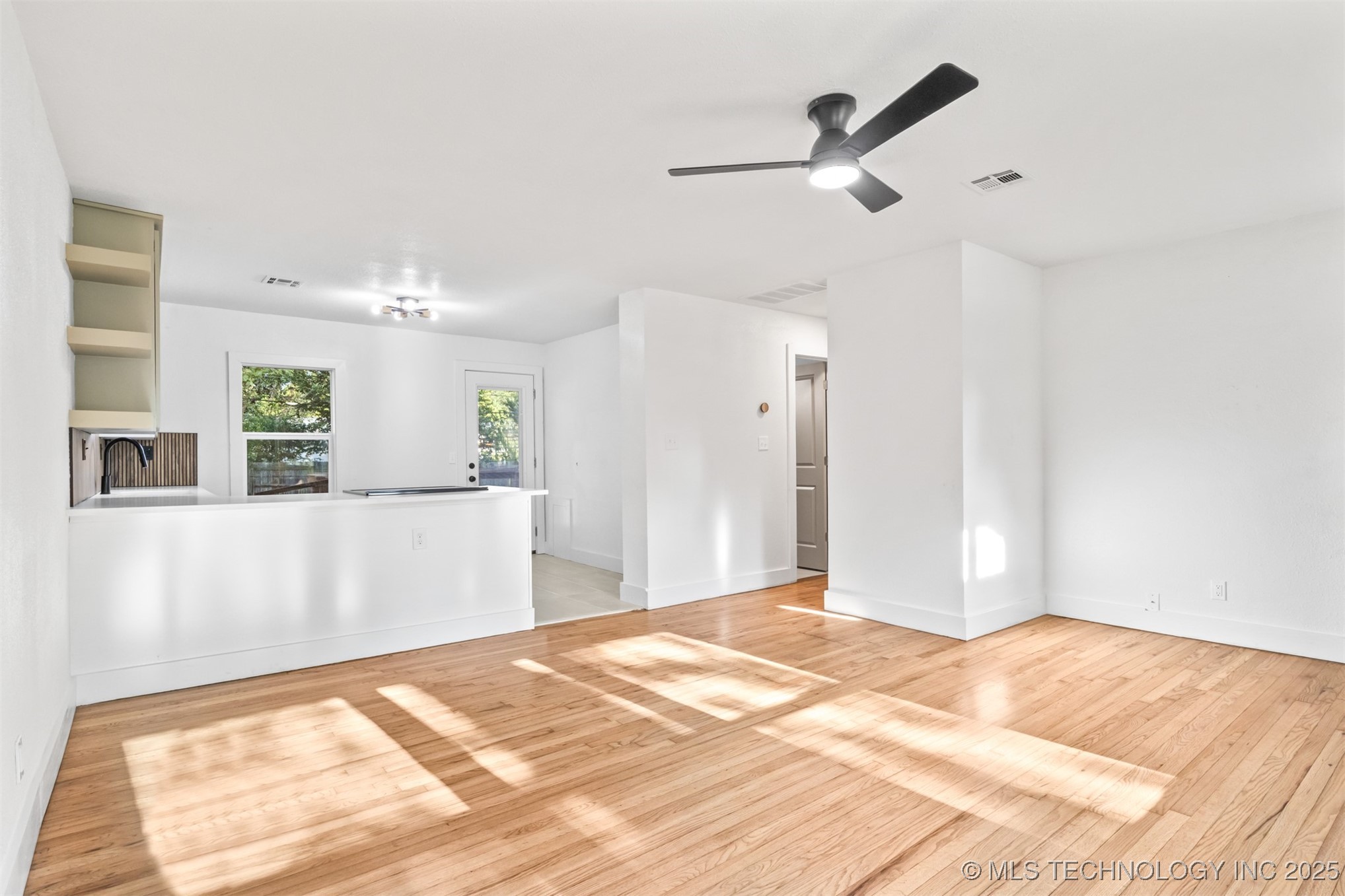 4361 S St Louis Avenue Property Photo 10