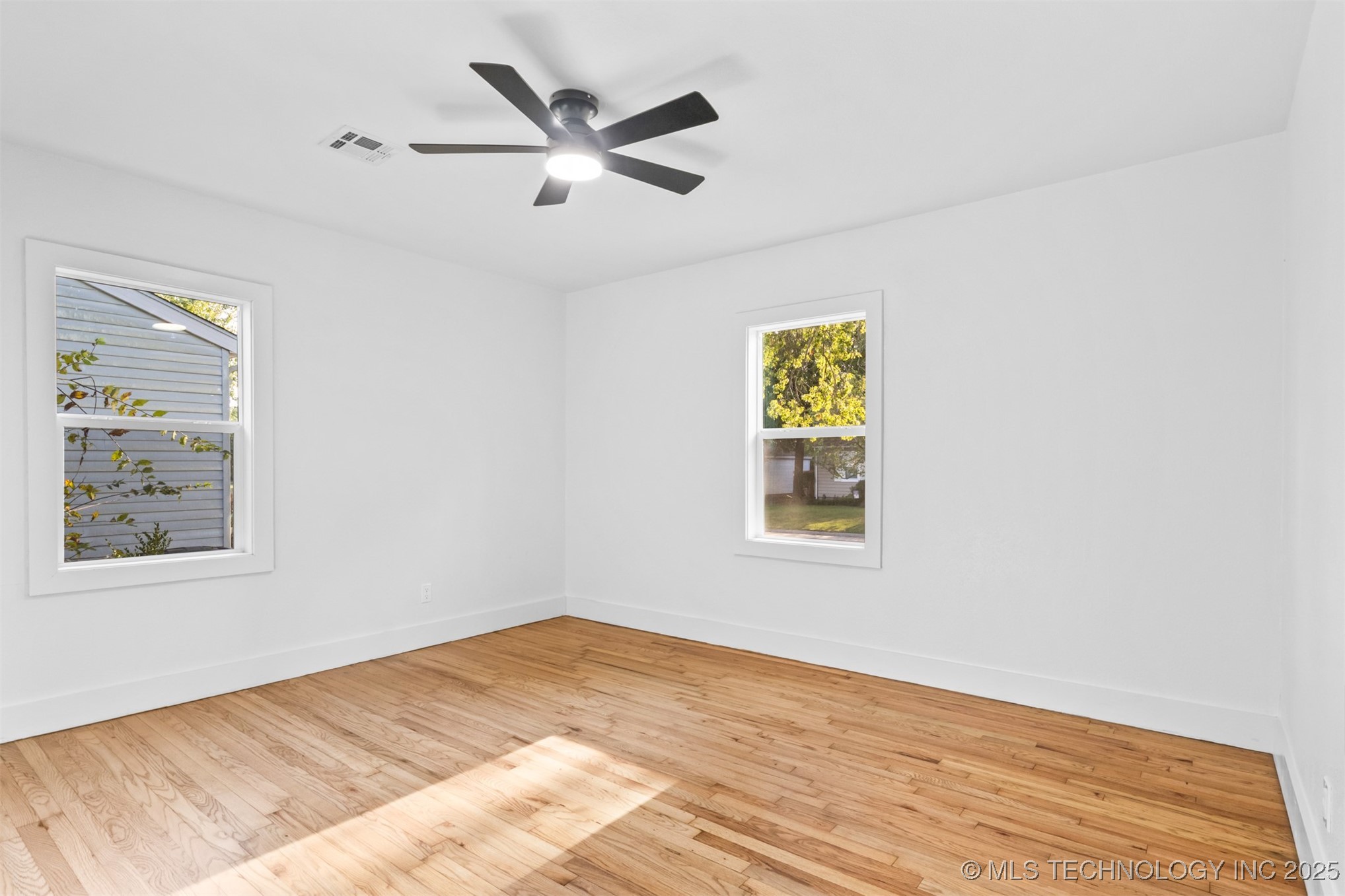 4361 S St Louis Avenue Property Photo 15