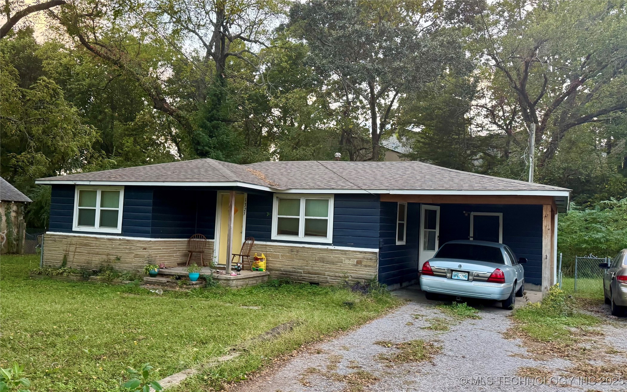 1325 N Vinita Avenue Property Photo 1