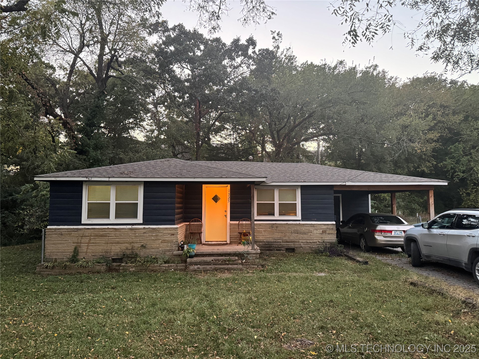 1325 N Vinita Avenue Property Photo 2