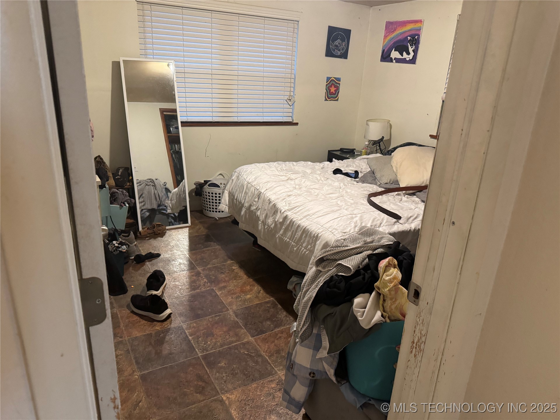 1325 N Vinita Avenue Property Photo 4