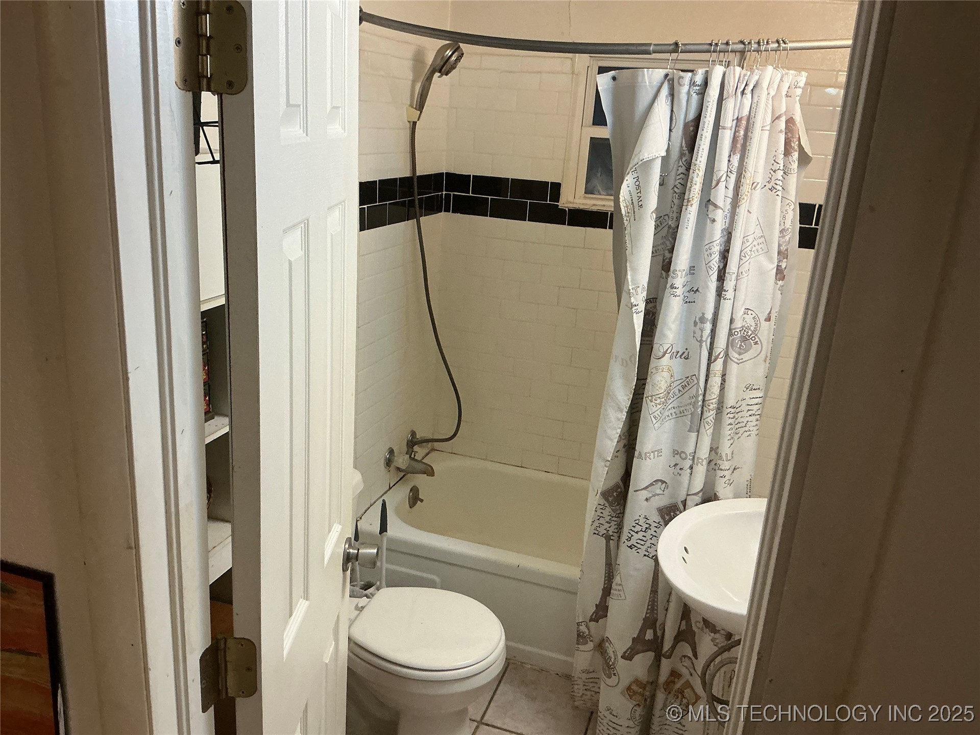 1325 N Vinita Avenue Property Photo 8