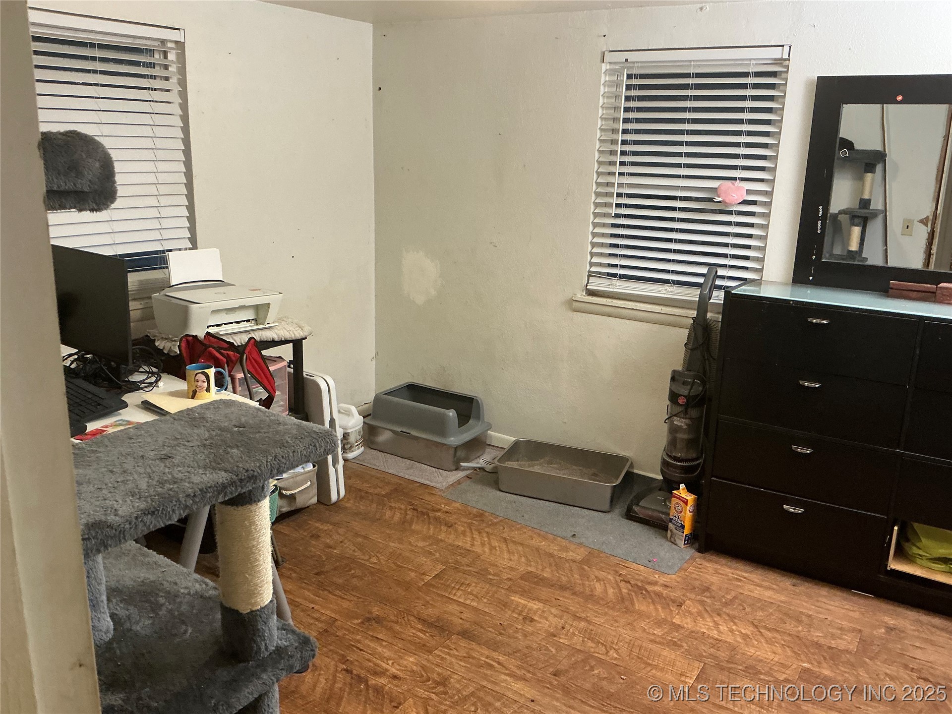 1325 N Vinita Avenue Property Photo 9