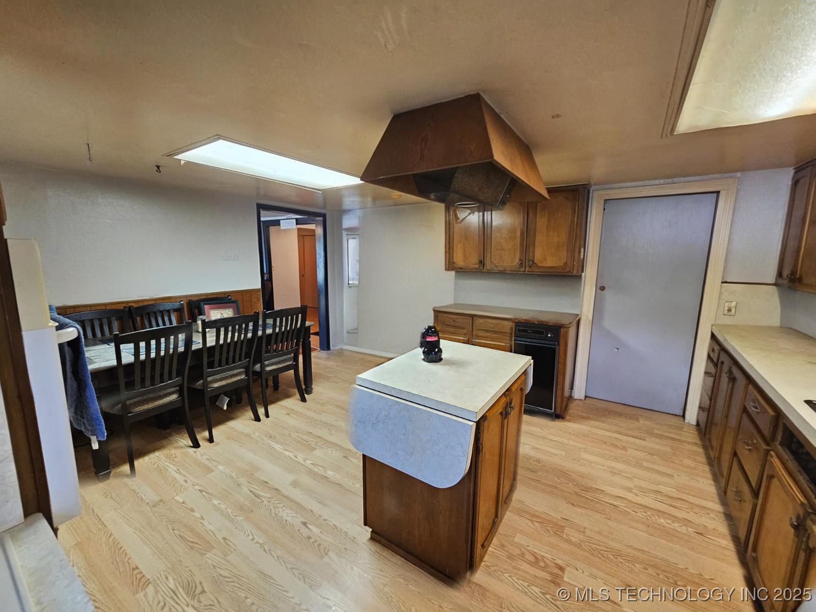 310 E Adler Property Photo 3