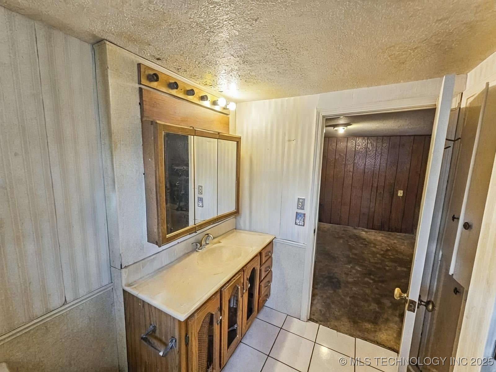 310 E Adler Property Photo 11