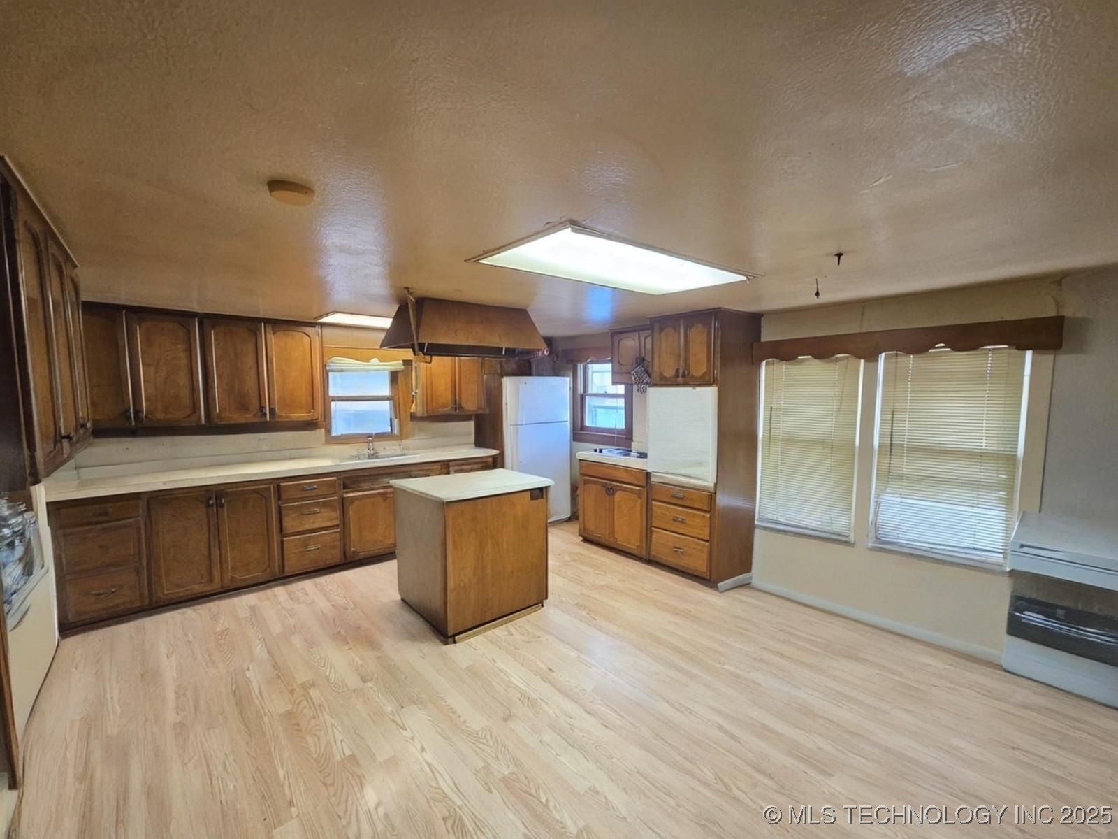 310 E Adler Property Photo 14