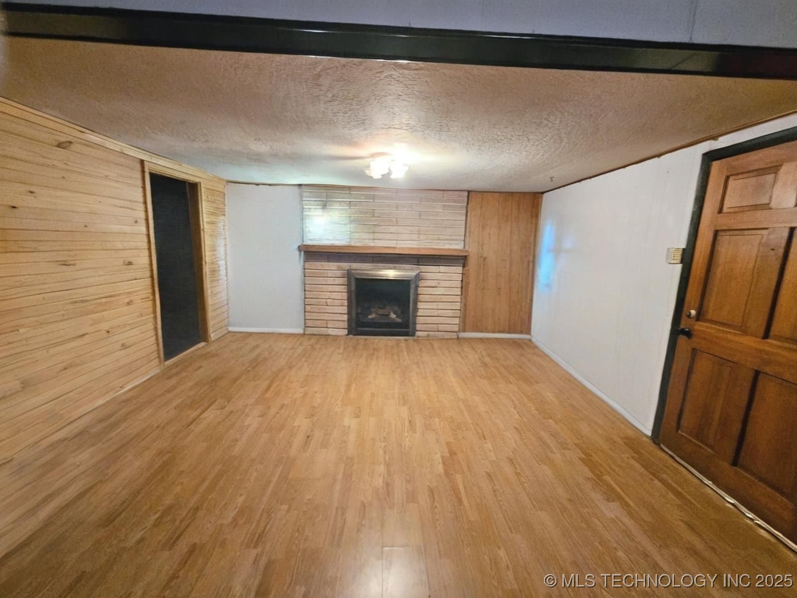 310 E Adler Property Photo 16