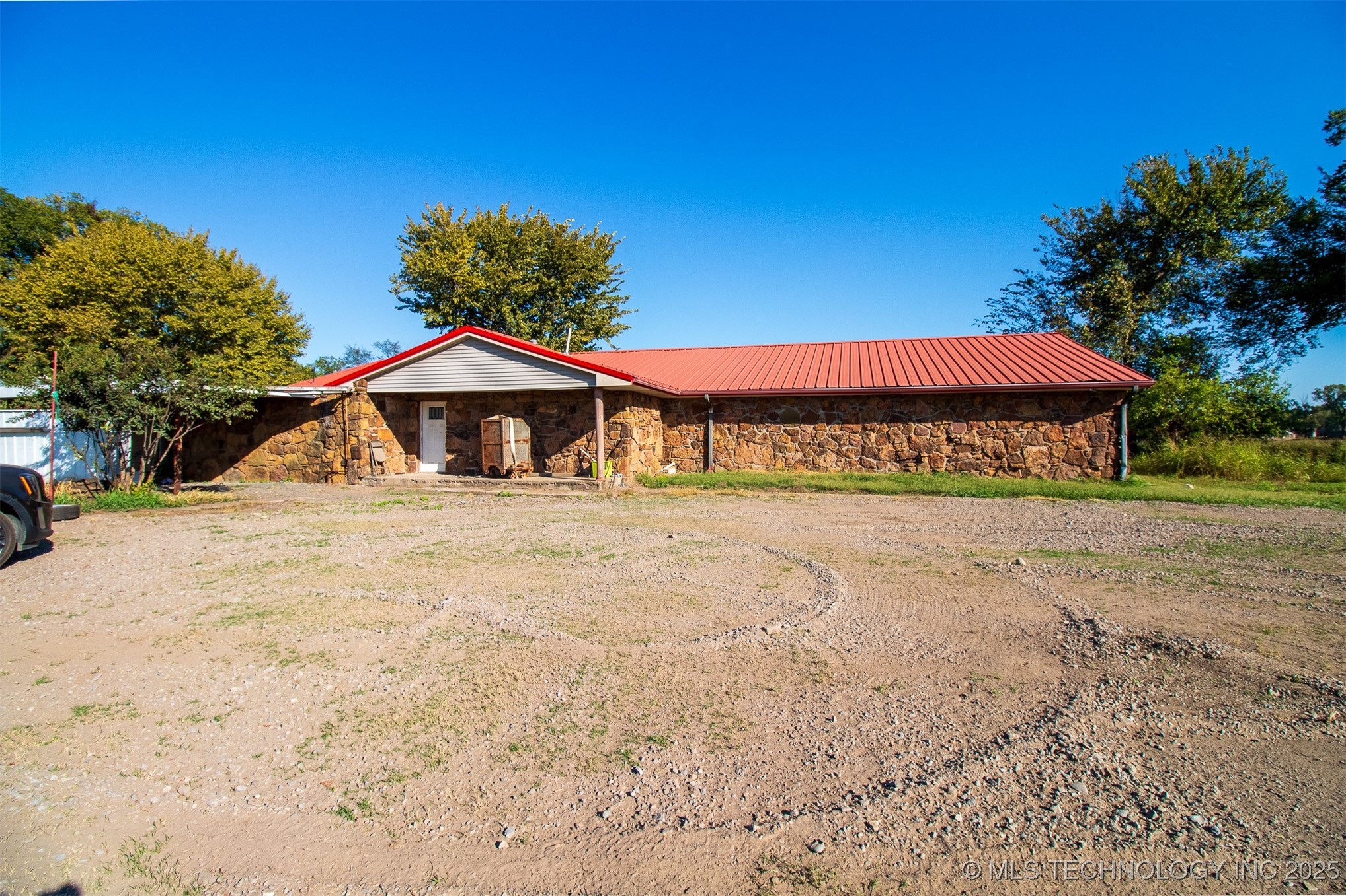 1004 W Poplar Street Property Photo 1