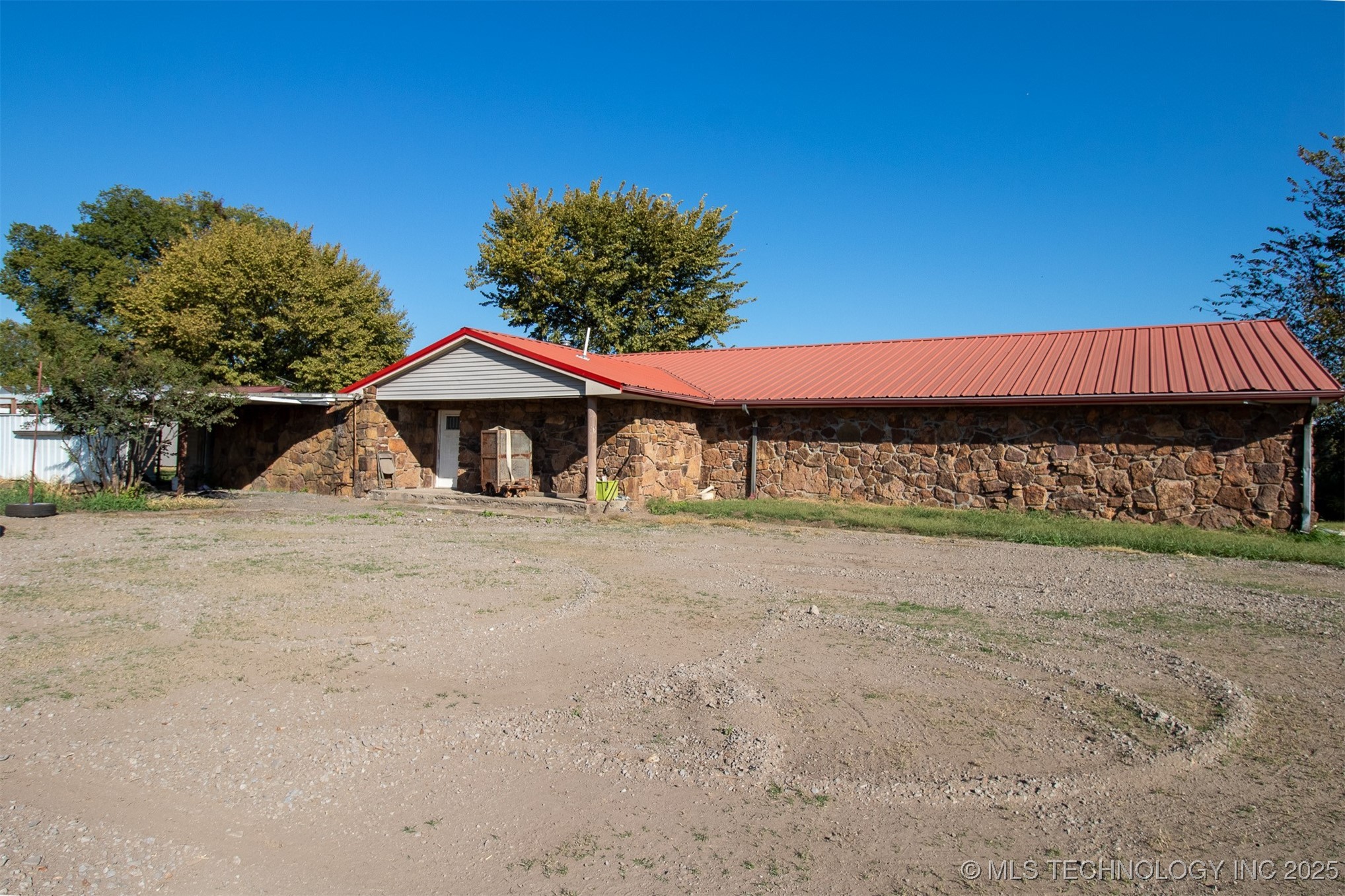 1004 W Poplar Street Property Photo 2
