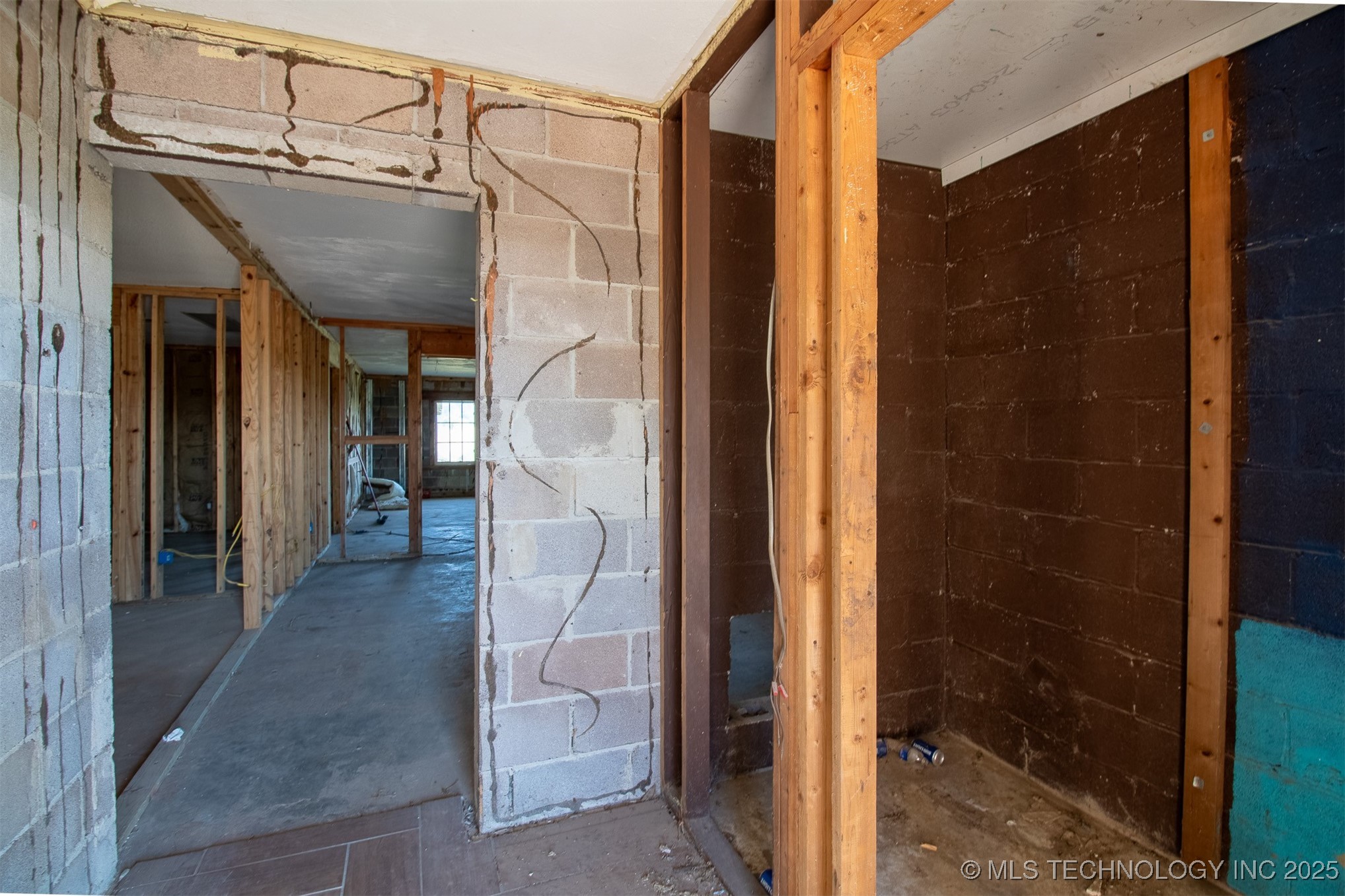 1004 W Poplar Street Property Photo 3