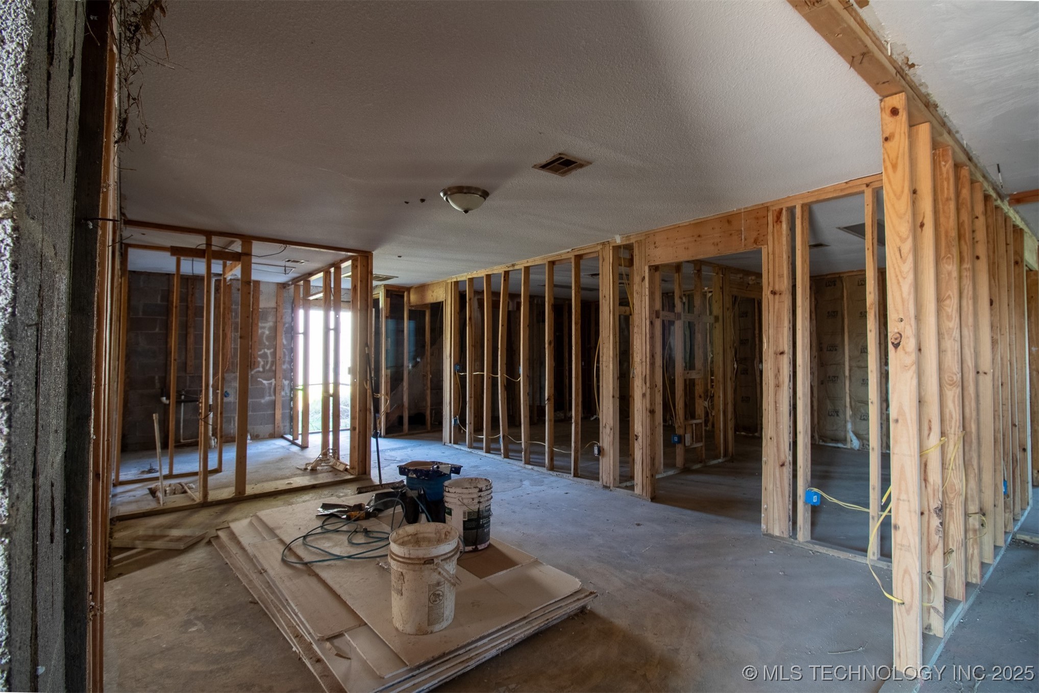 1004 W Poplar Street Property Photo 4