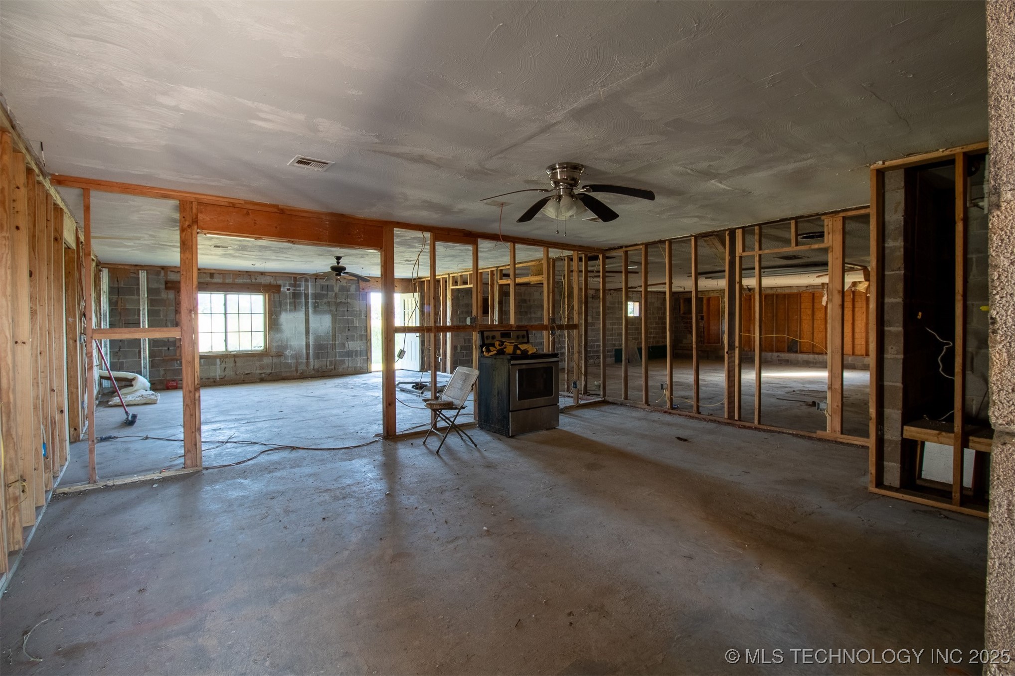 1004 W Poplar Street Property Photo 5