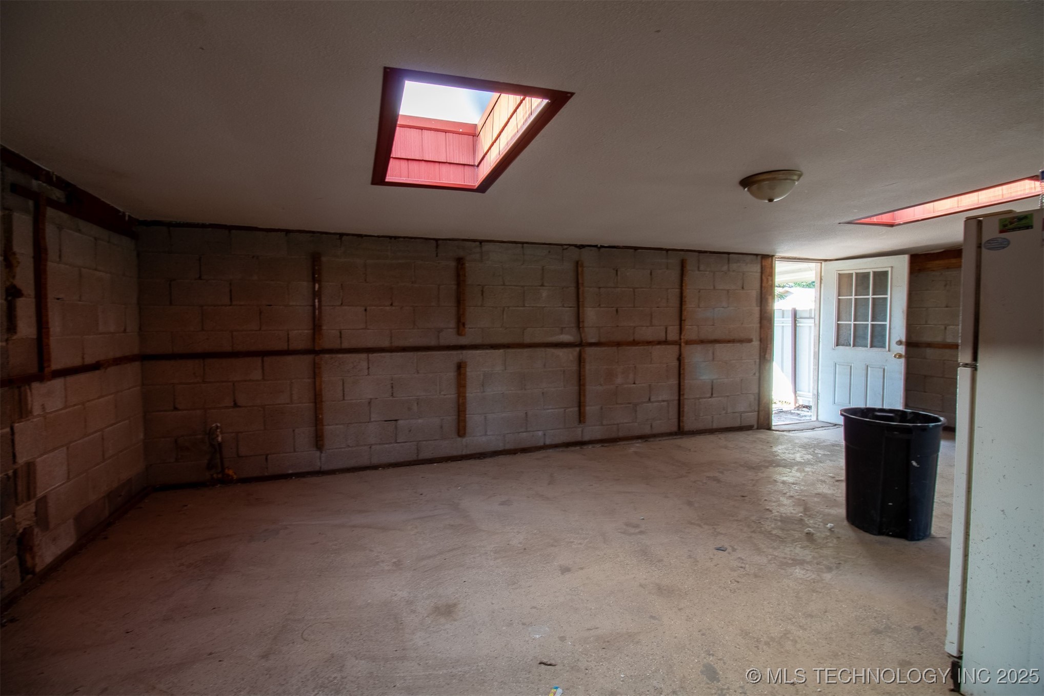 1004 W Poplar Street Property Photo 6