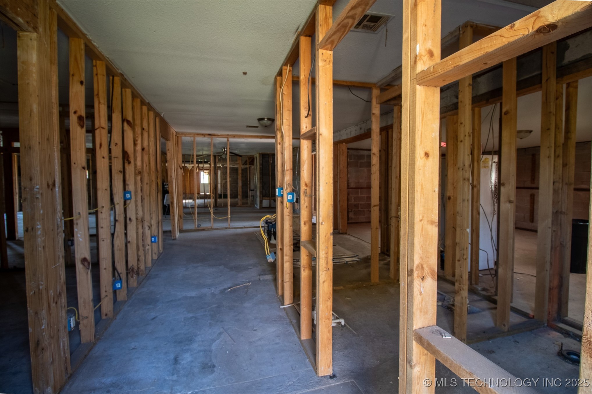 1004 W Poplar Street Property Photo 9