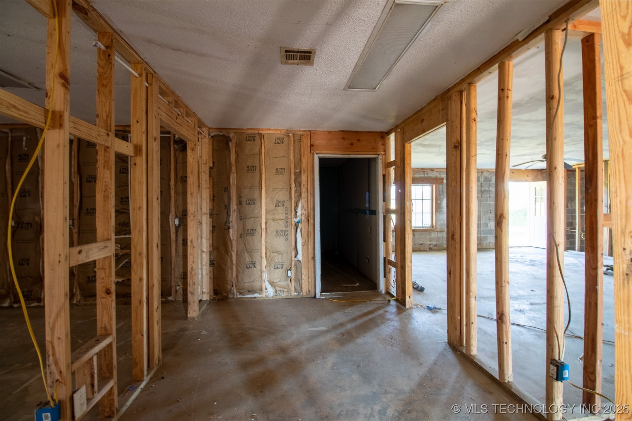 1004 W Poplar Street Property Photo 10