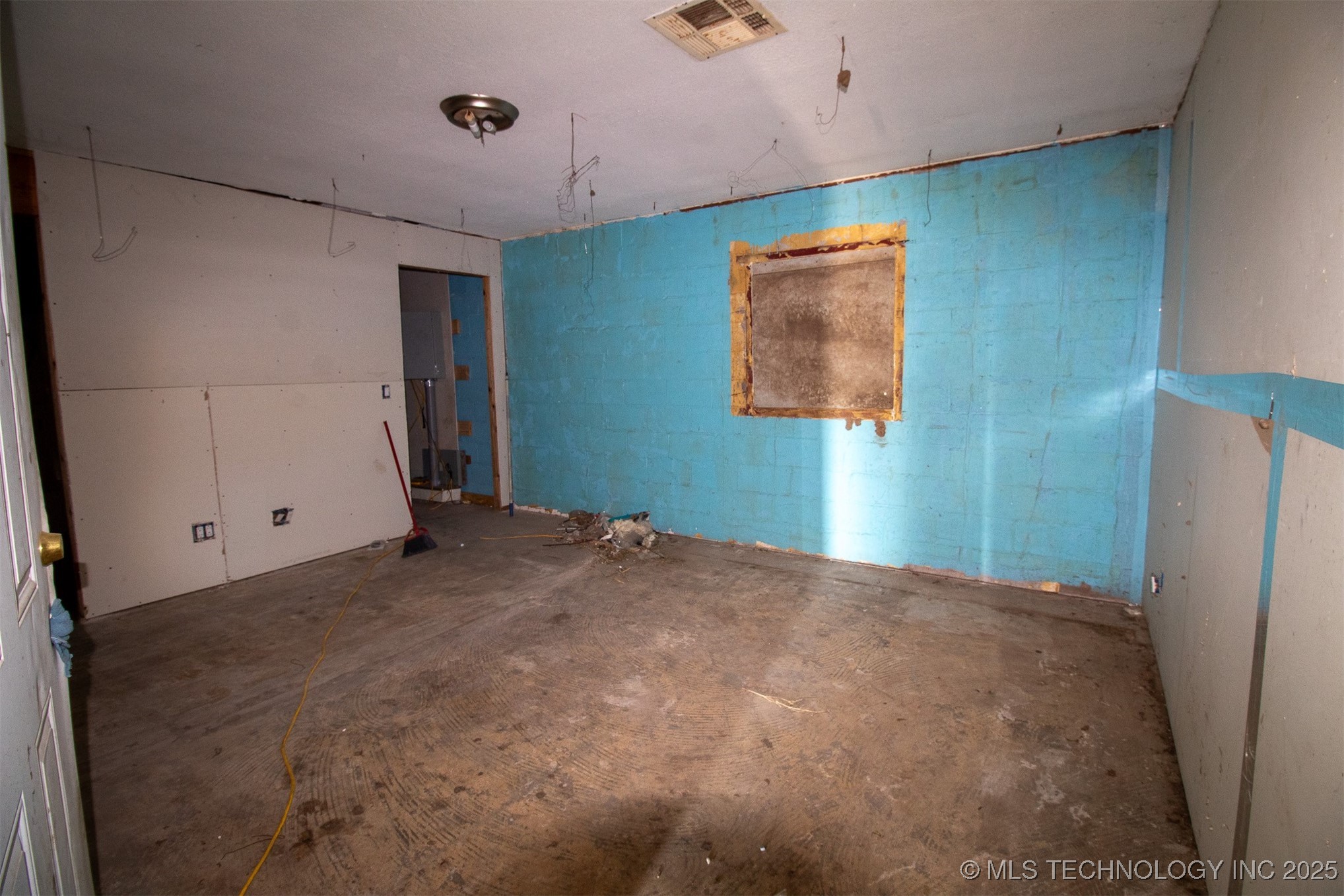 1004 W Poplar Street Property Photo 12