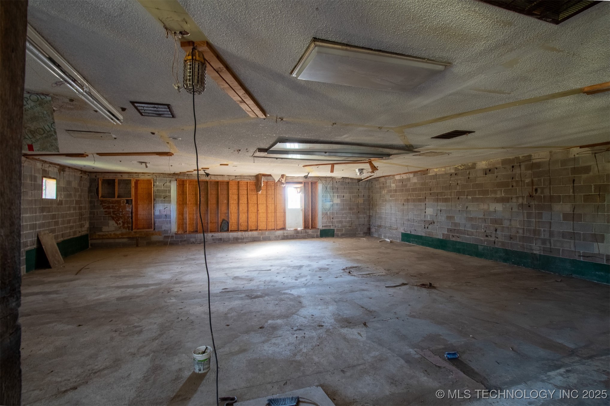 1004 W Poplar Street Property Photo 14