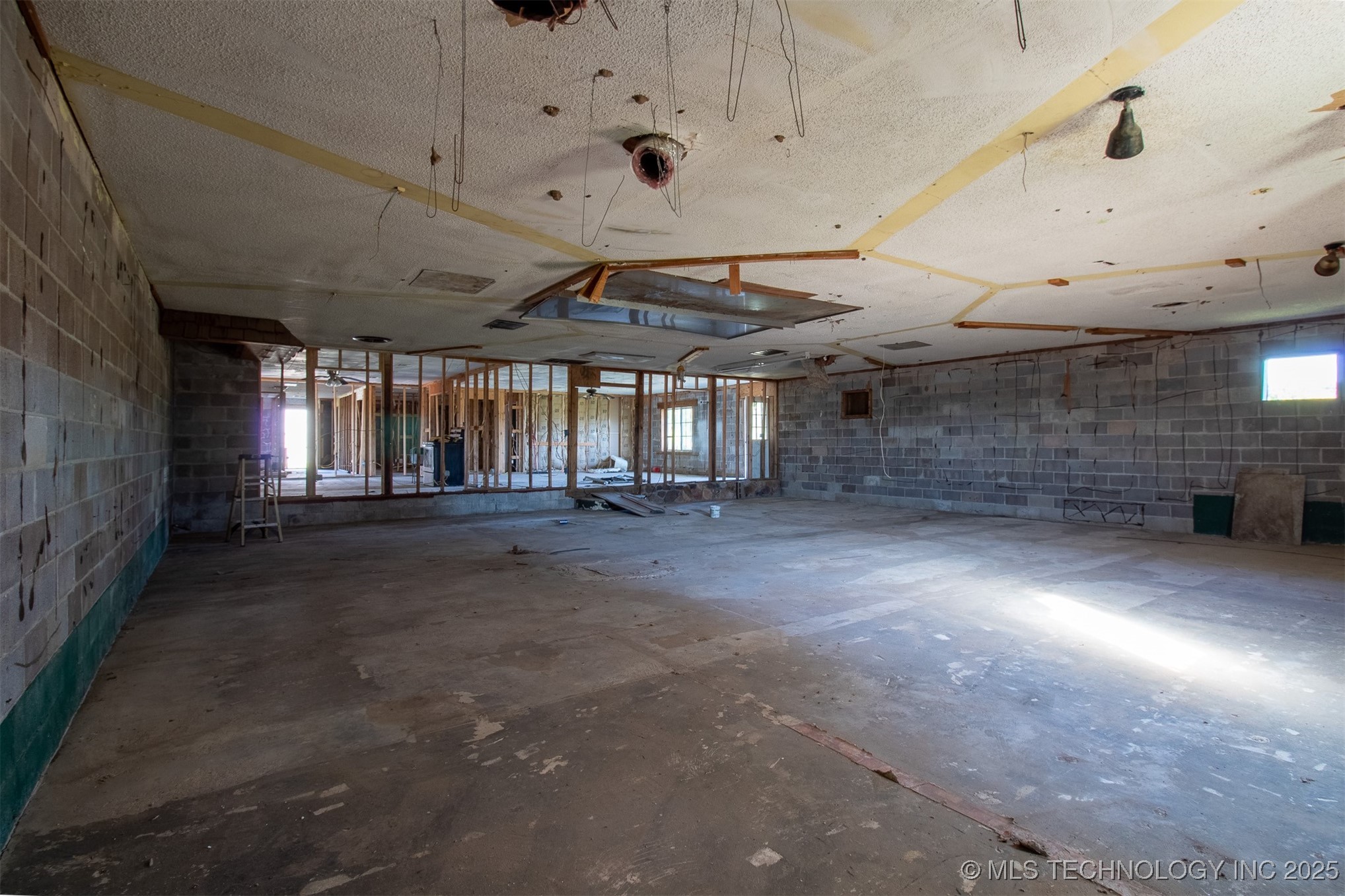 1004 W Poplar Street Property Photo 15