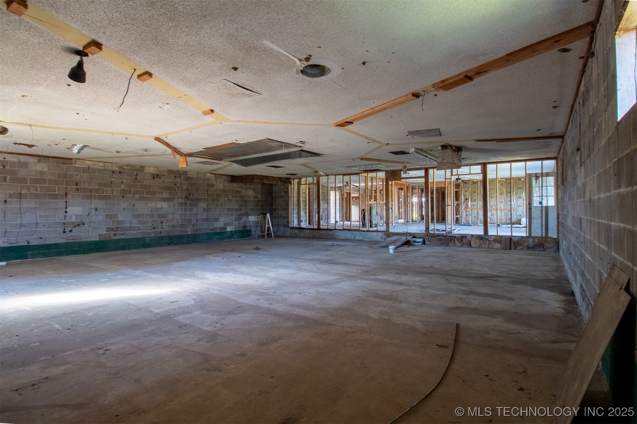 1004 W Poplar Street Property Photo 16