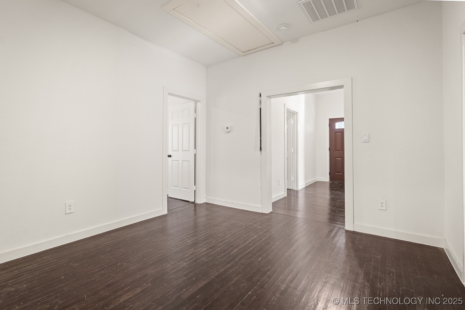 301 Carter Street Property Photo 6