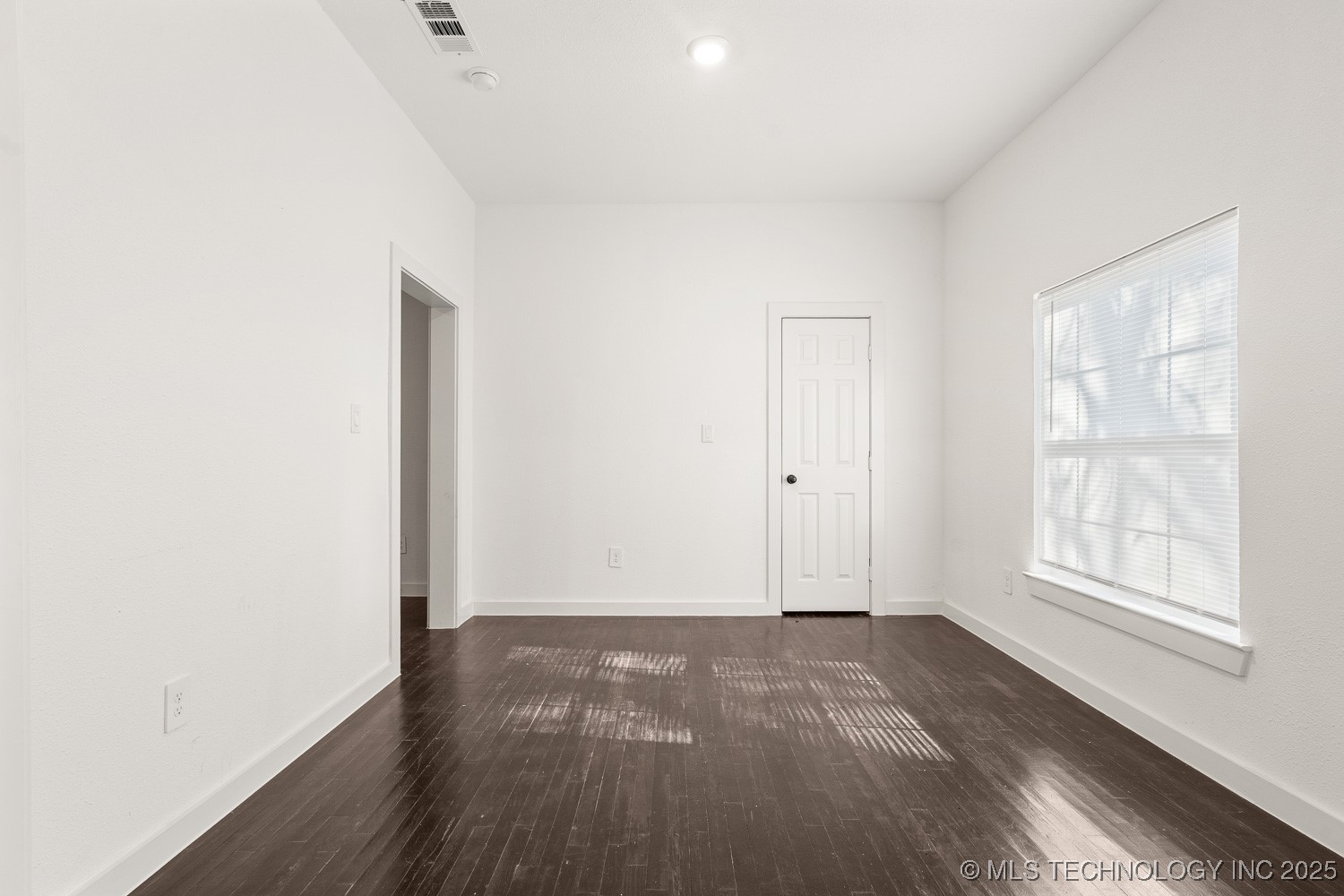 301 Carter Street Property Photo 9