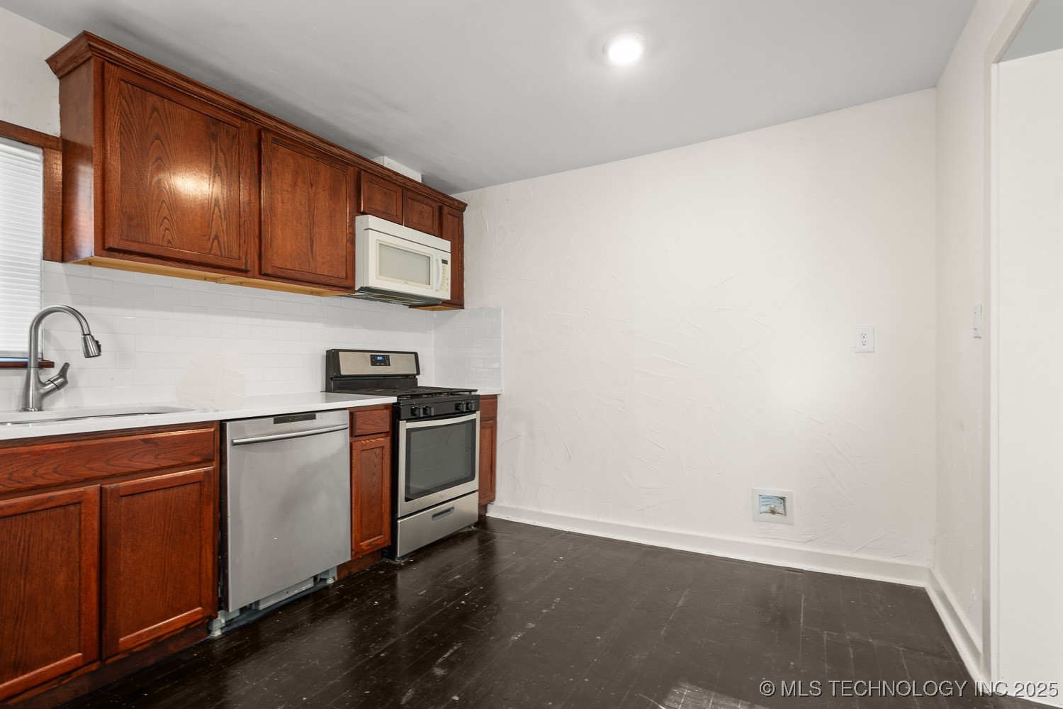 301 Carter Street Property Photo 11