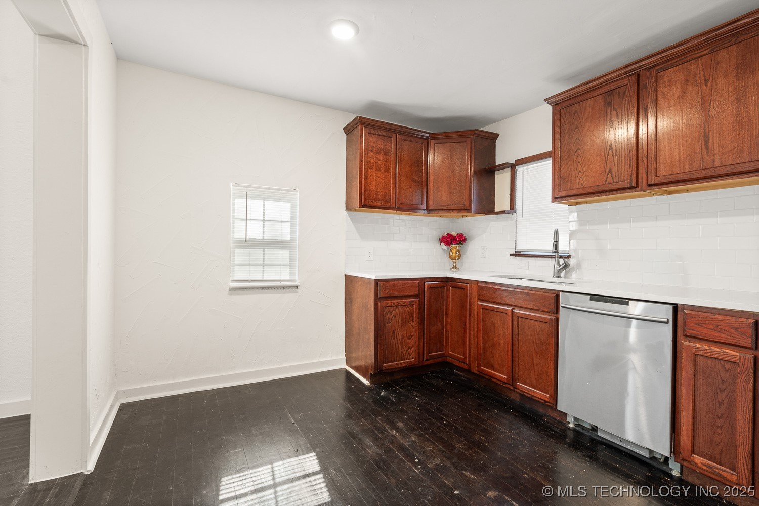 301 Carter Street Property Photo 12