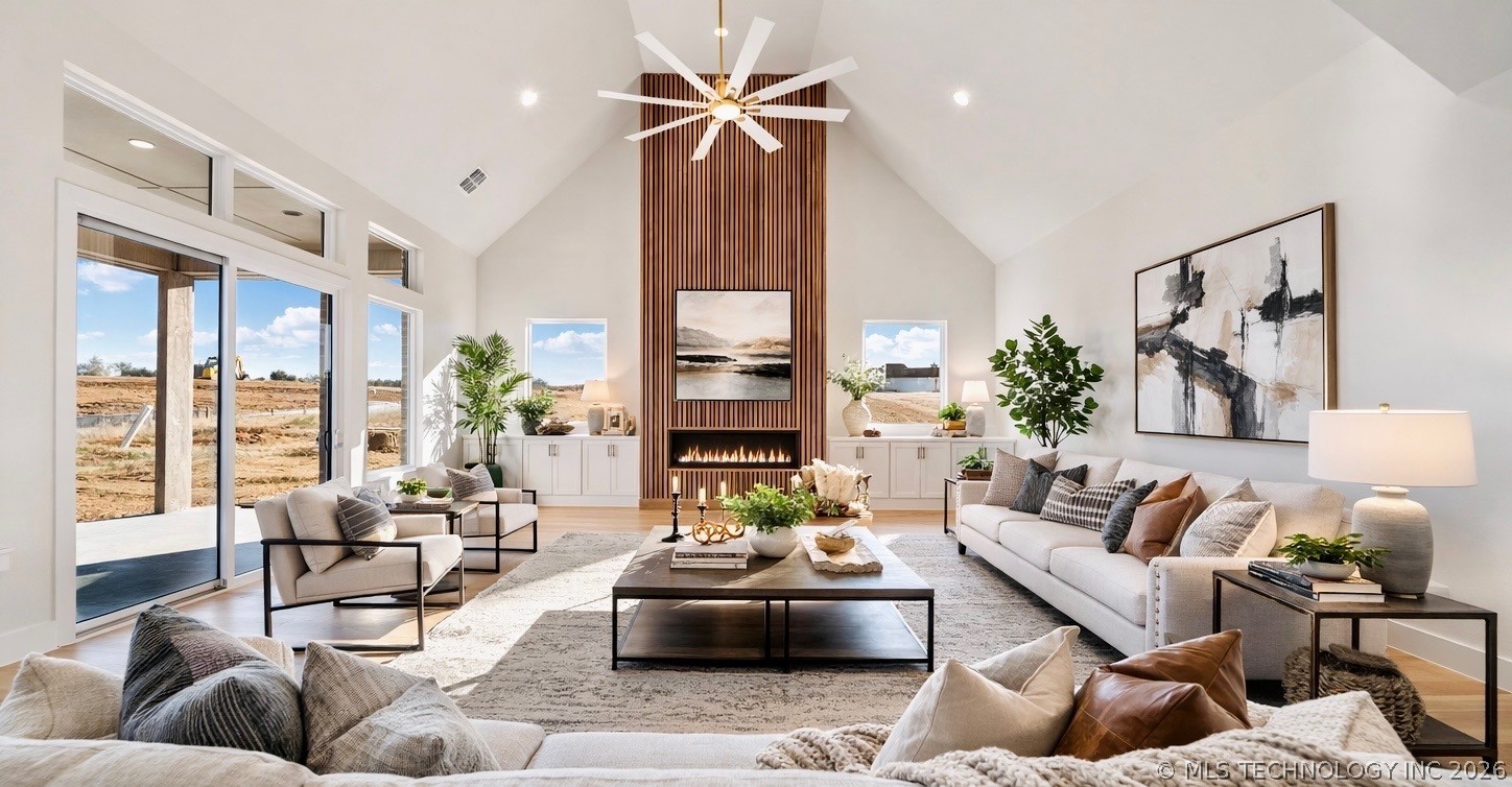 2333 E 134th Circle Property Photo 4