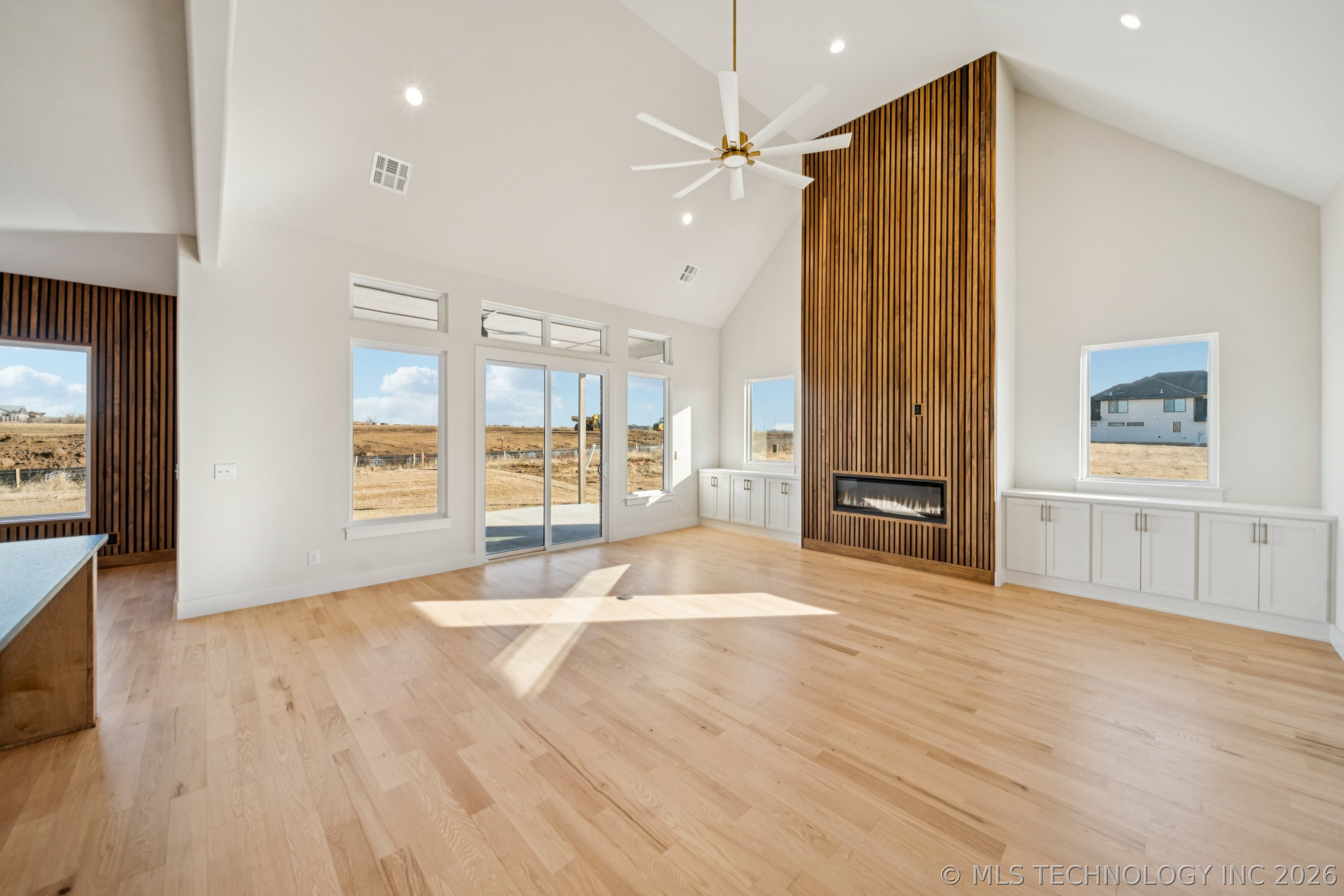 2333 E 134th Circle Property Photo 5