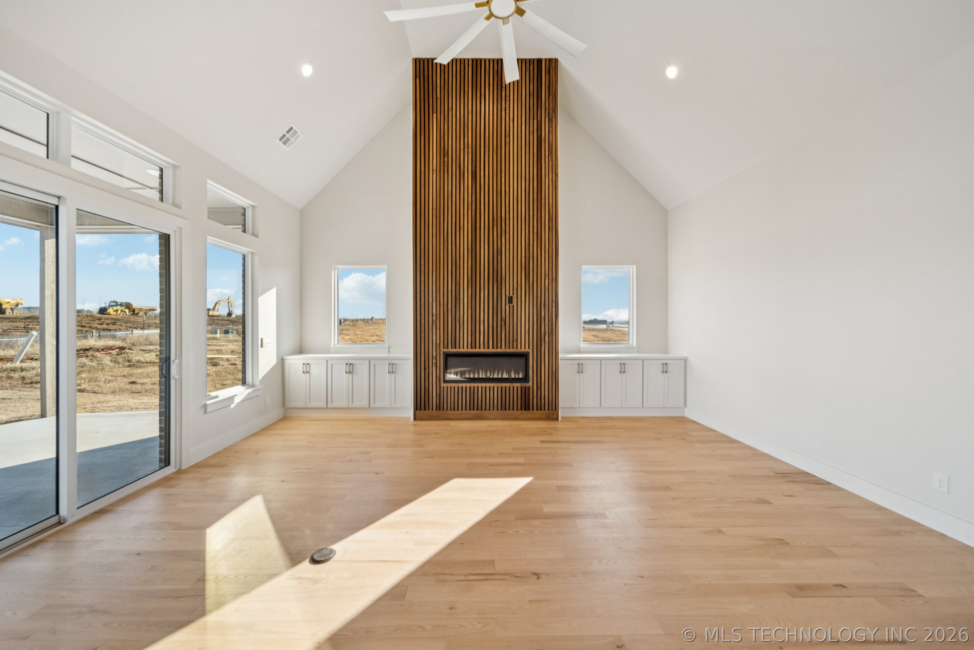 2333 E 134th Circle Property Photo 6