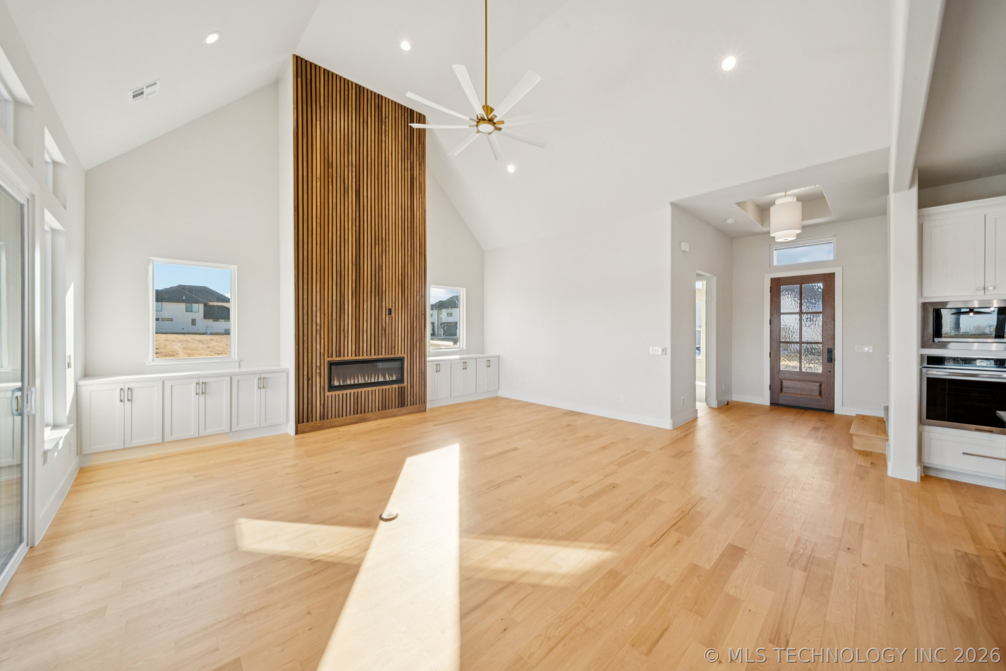 2333 E 134th Circle Property Photo 7