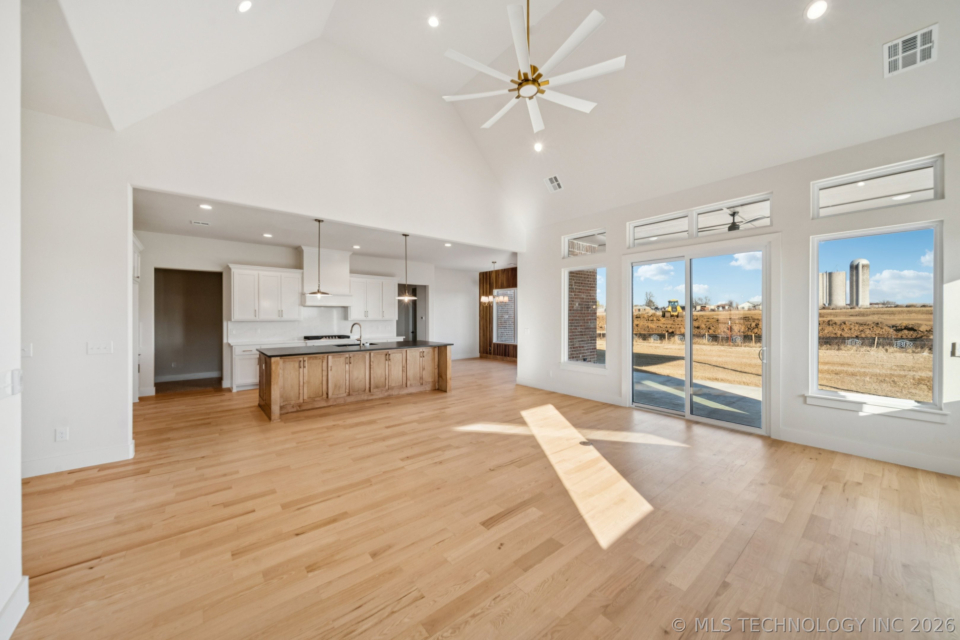 2333 E 134th Circle Property Photo 9