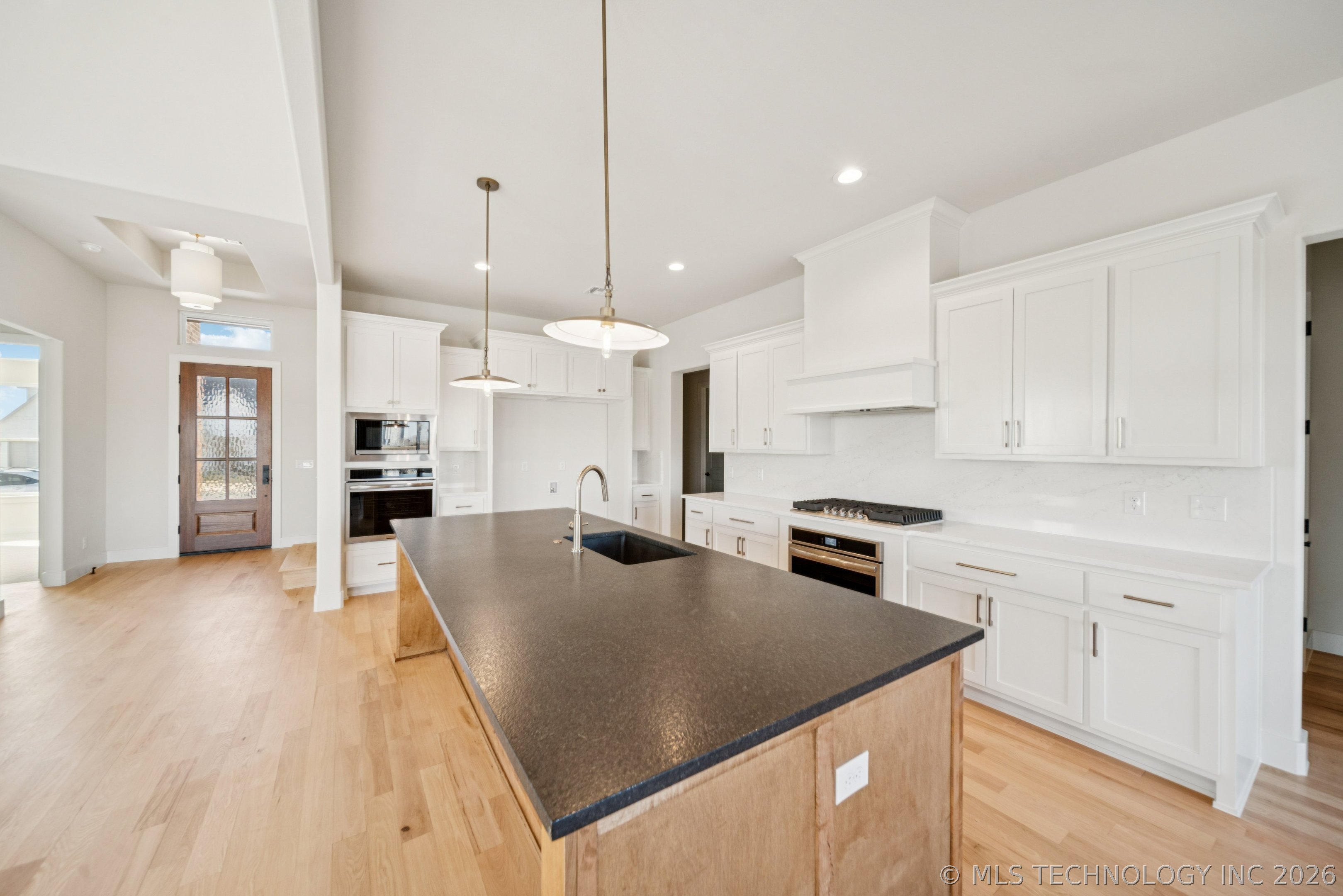 2333 E 134th Circle Property Photo 13