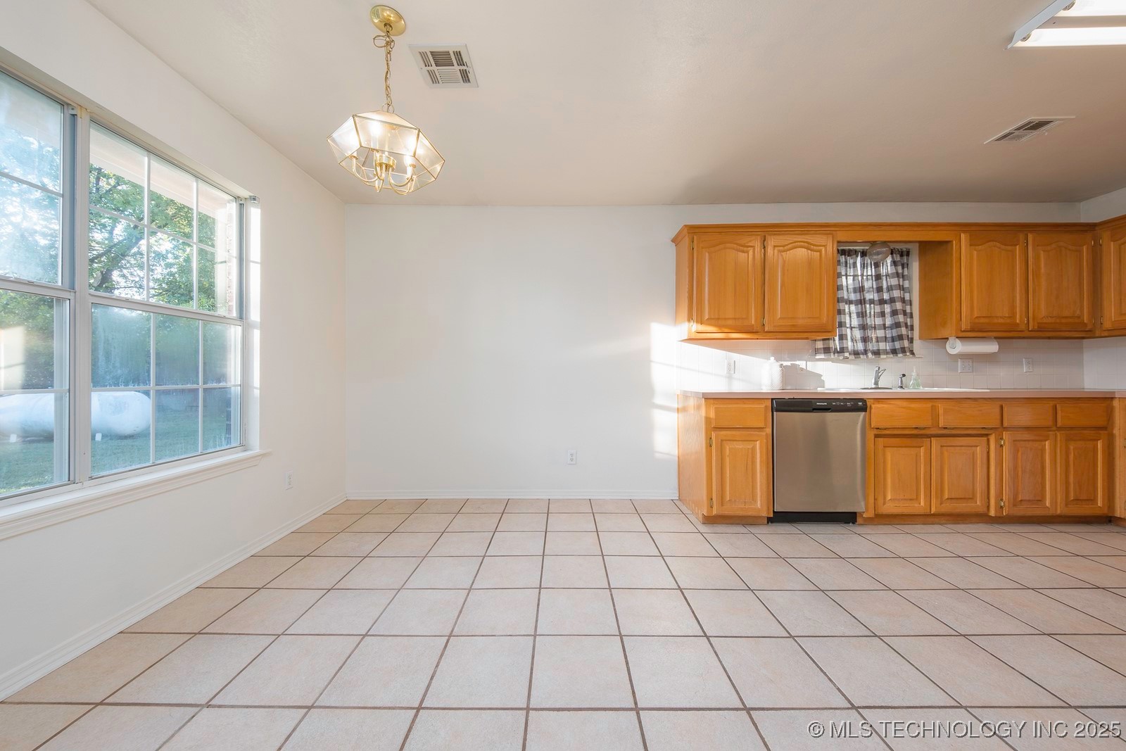 1605 N Preakness Property Photo 6