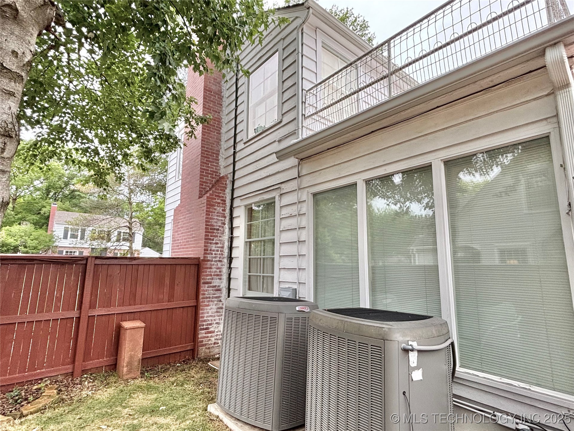 1704 Cherokee Property Photo 5