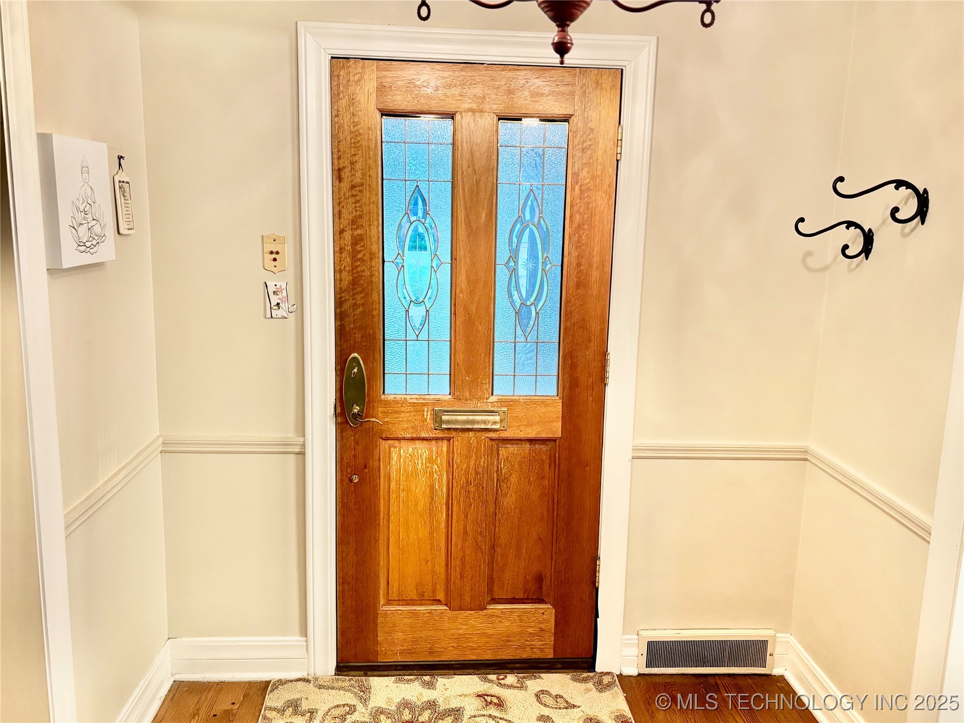 1704 Cherokee Property Photo 7