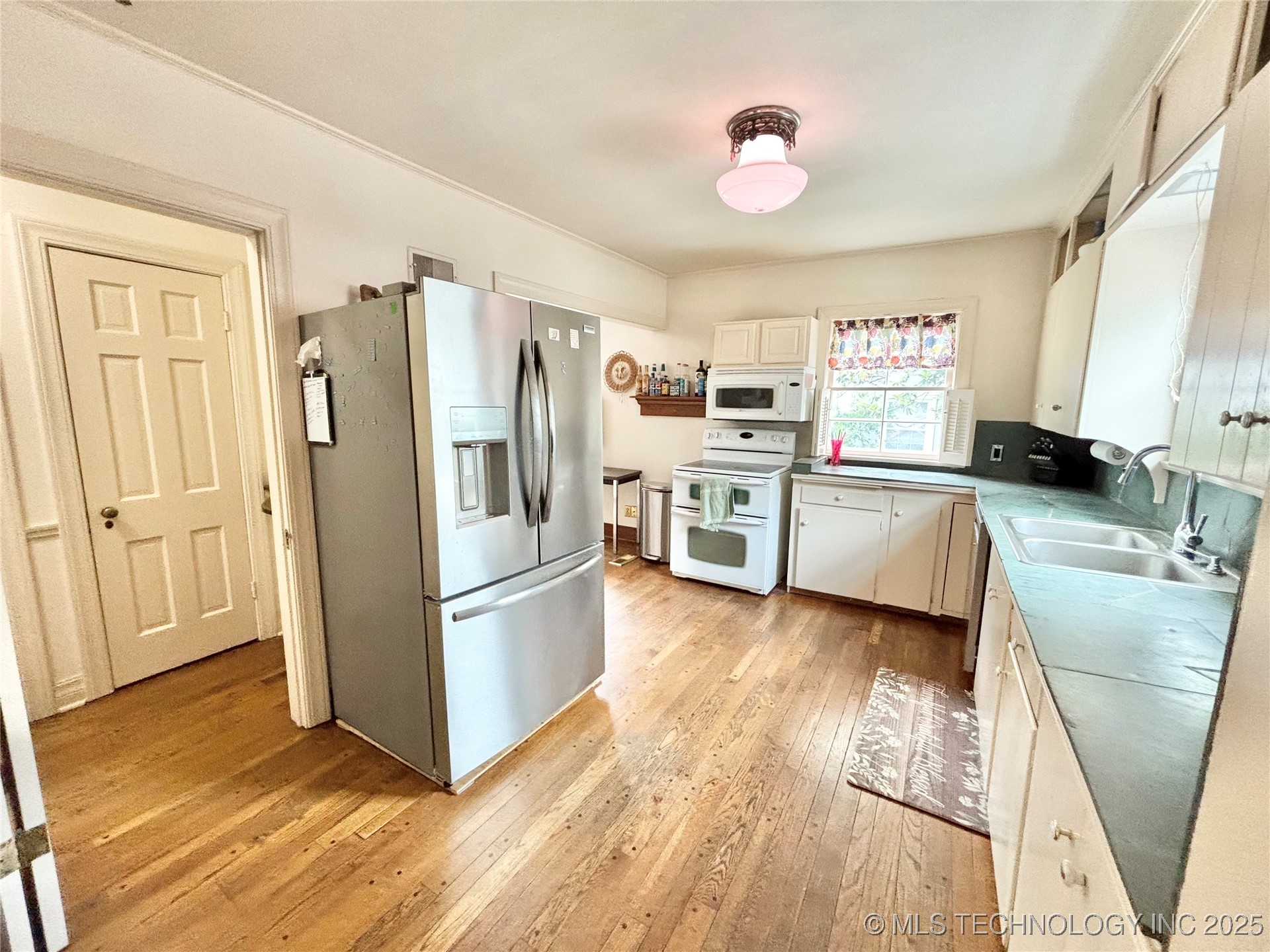 1704 Cherokee Property Photo 16