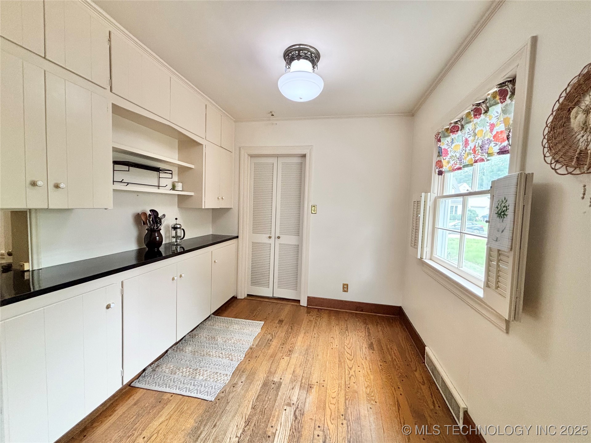 1704 Cherokee Property Photo 18