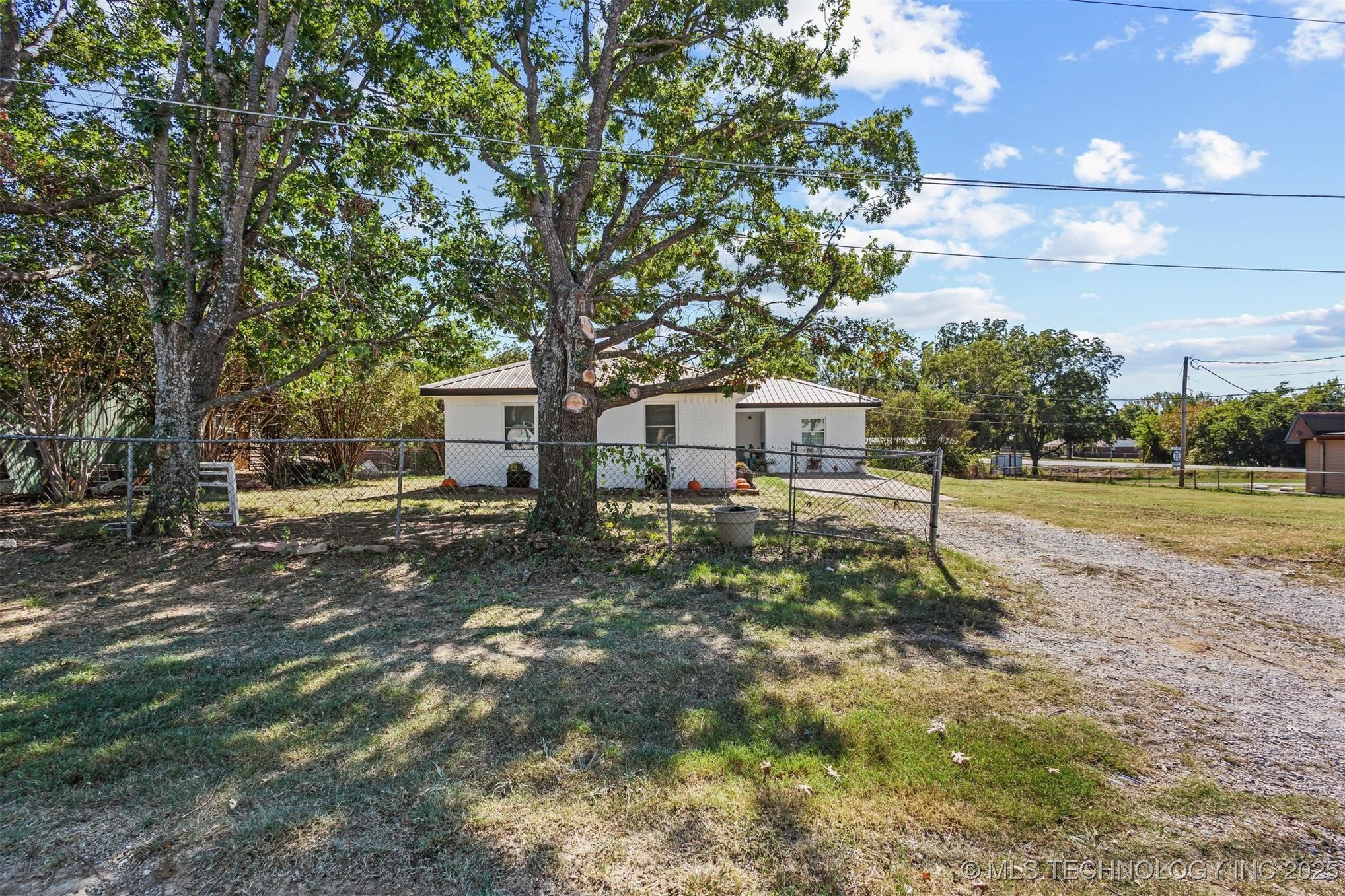 110 E Main Property Photo 3