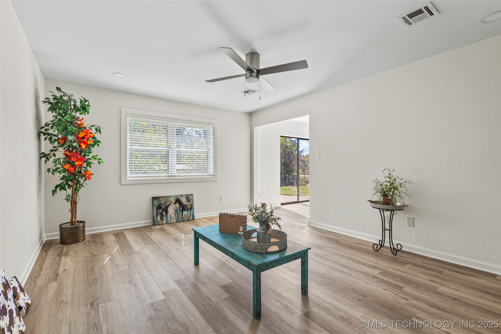 110 E Main Property Photo 6