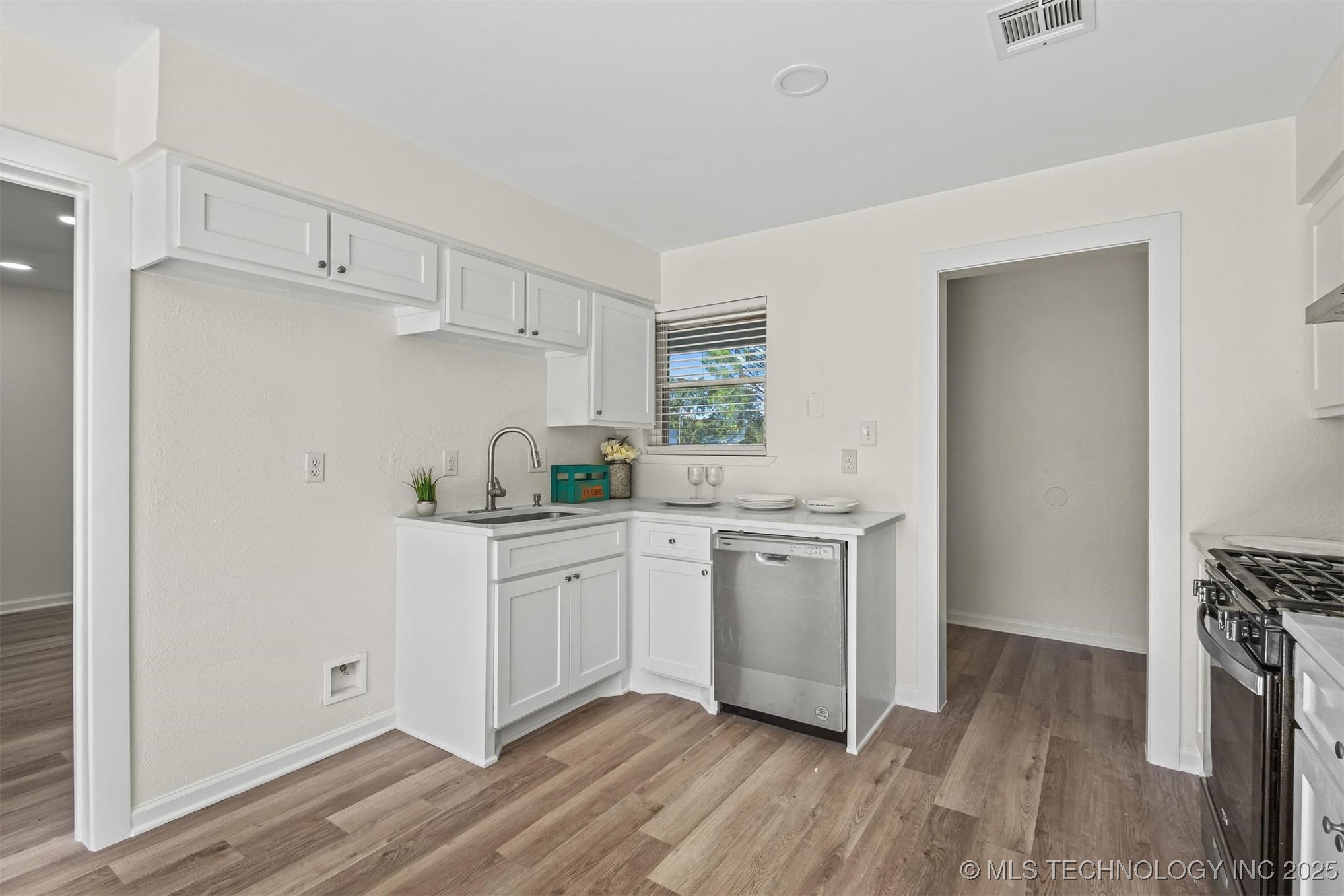 110 E Main Property Photo 8