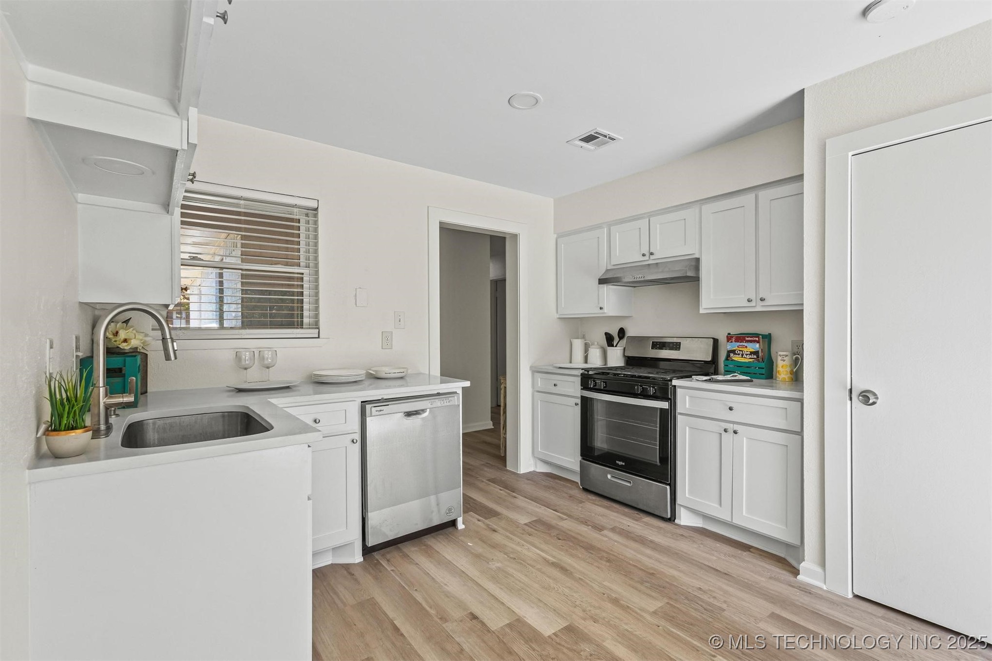 110 E Main Property Photo 9