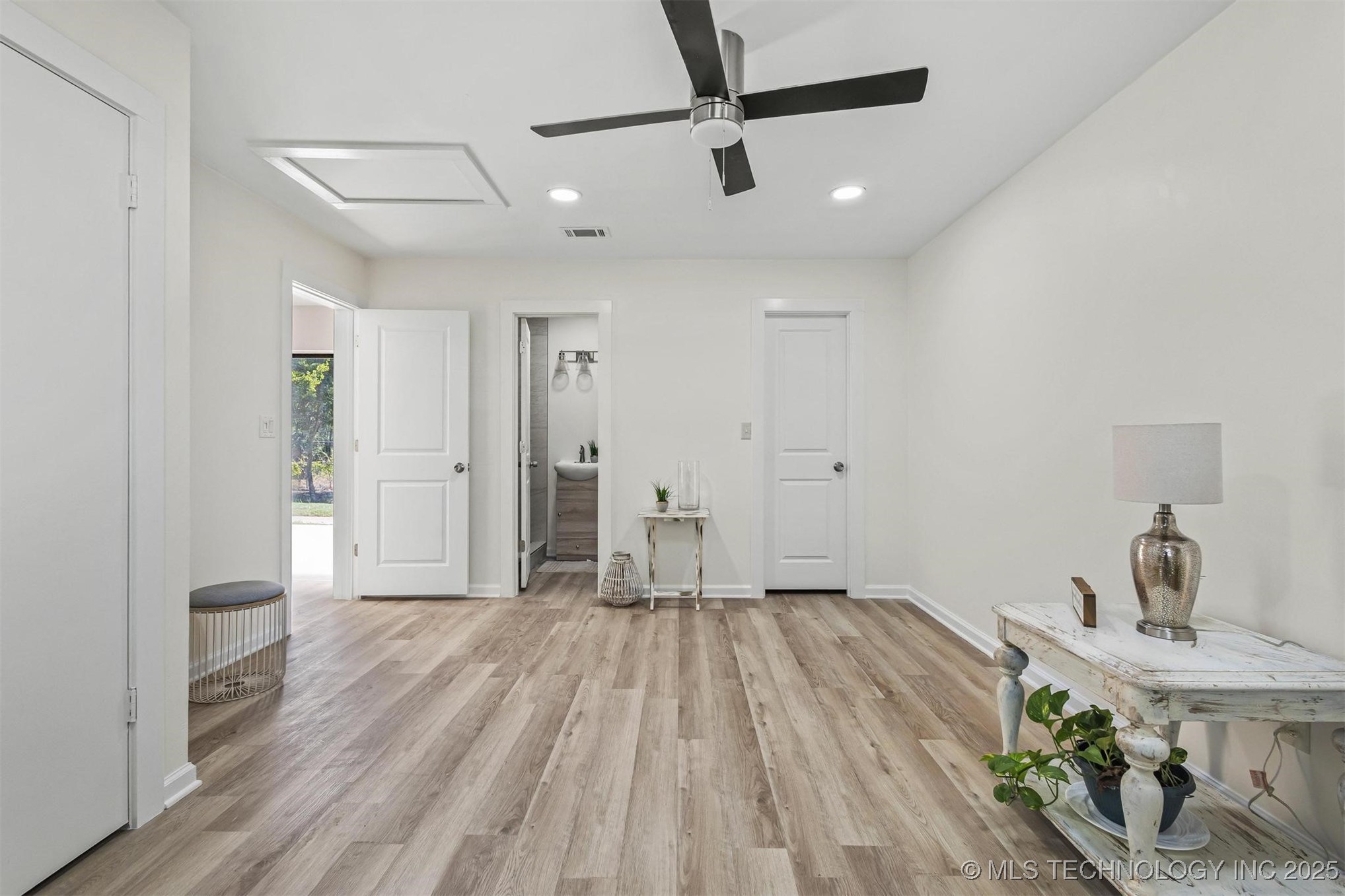 110 E Main Property Photo 15