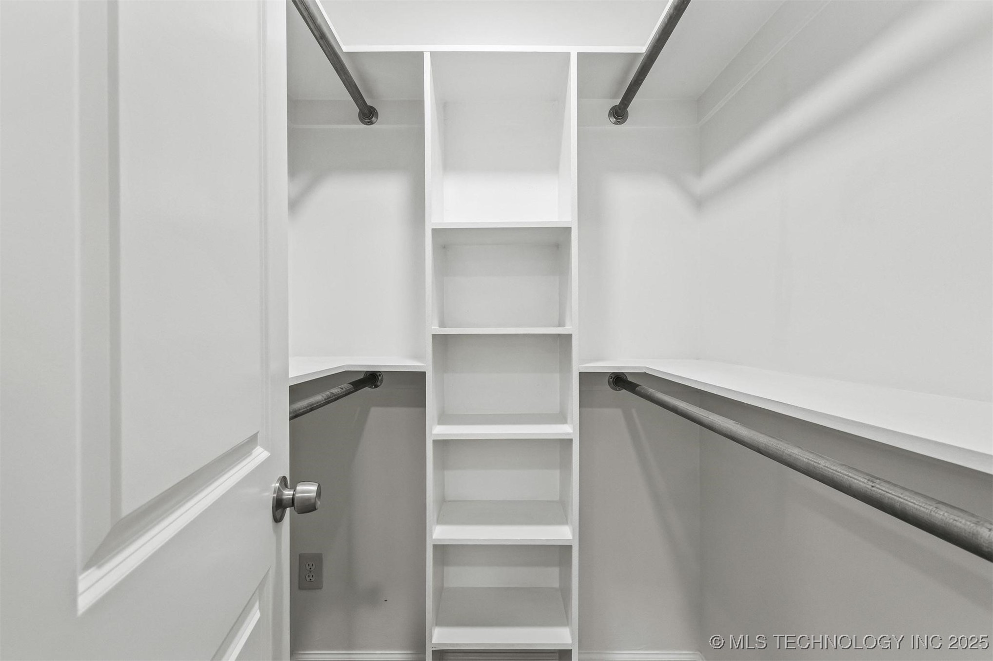 110 E Main Property Photo 16